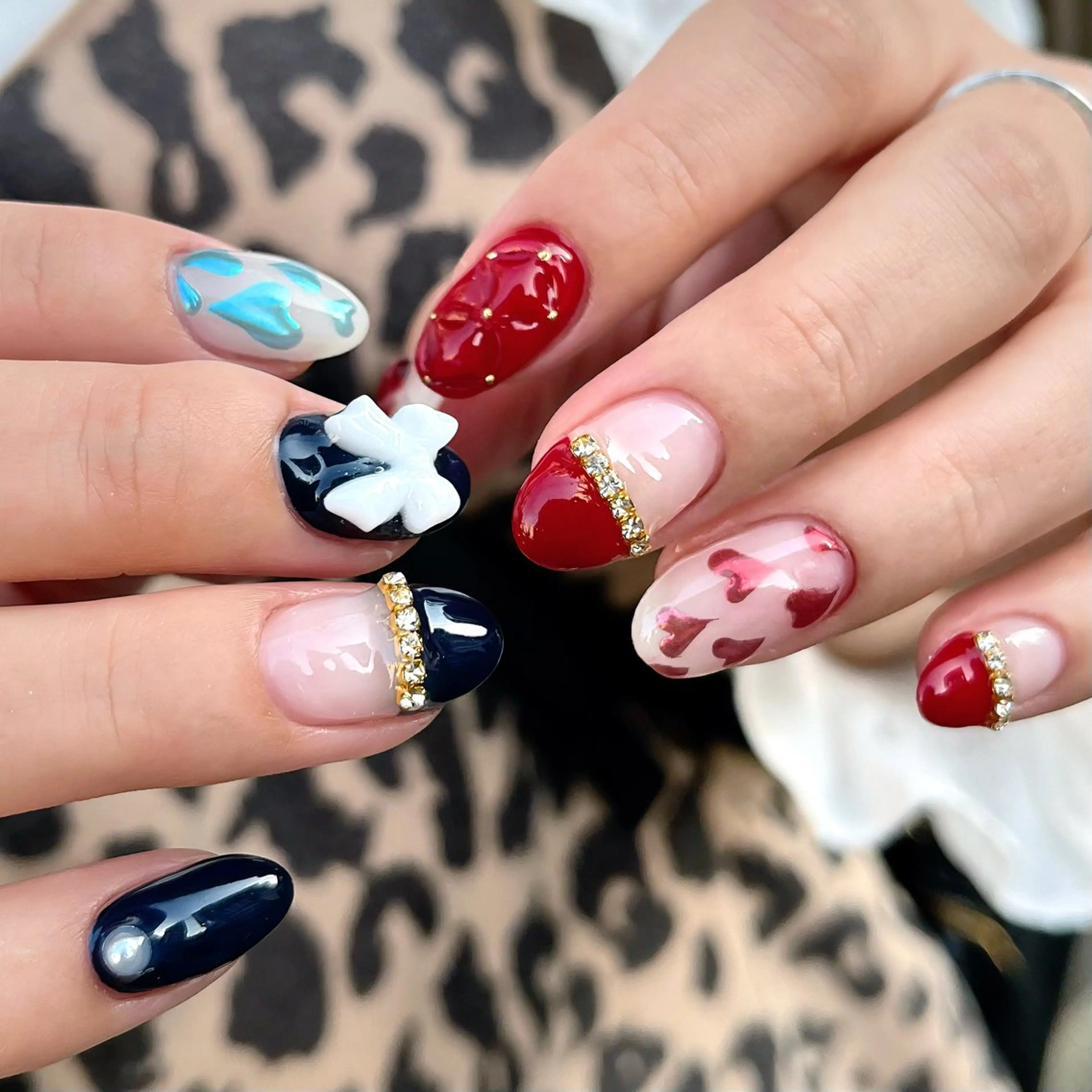 ネイル ハート マグネットネイル ミラーネイル ネイビー 赤色 ハンドネイル 🫧OPELIA NAIL渋谷🫧のネイルデザイン