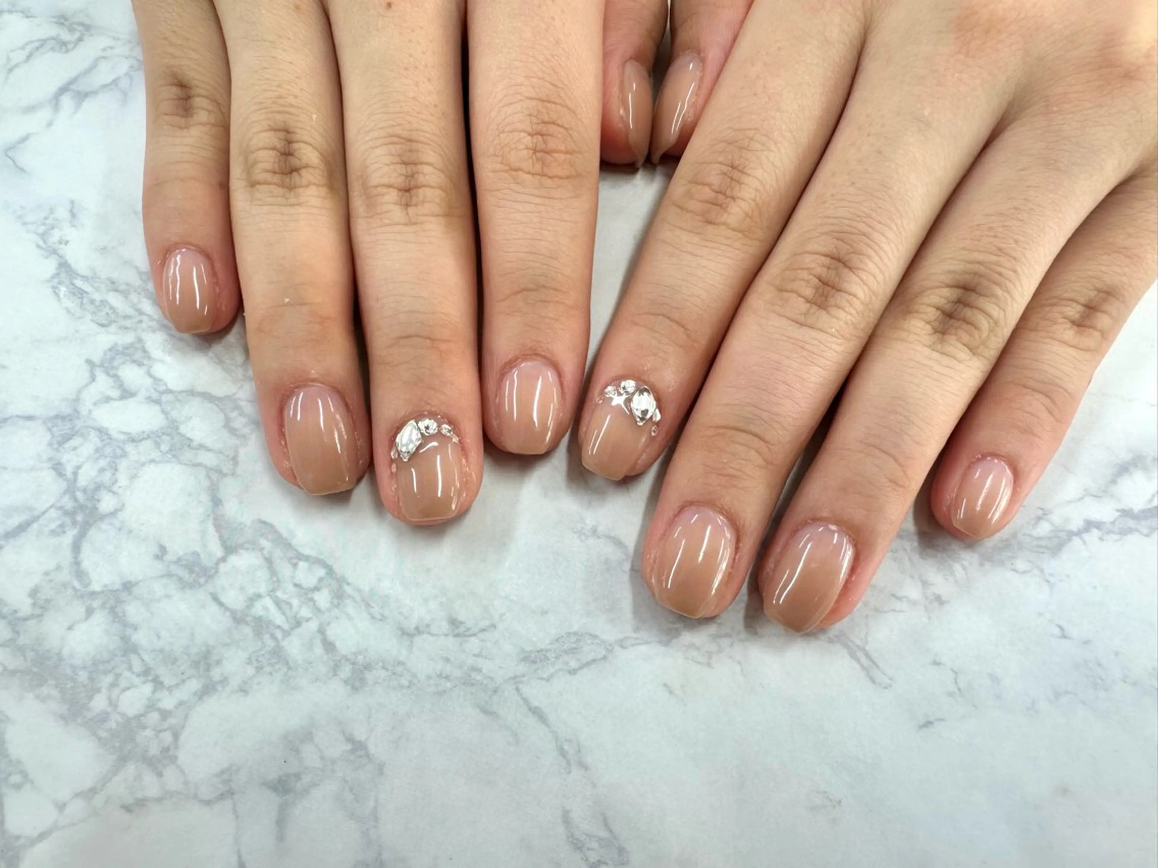 ネイル ストーンネイル ハンドネイル Bianca 🩵 Ayakoのネイルデザイン