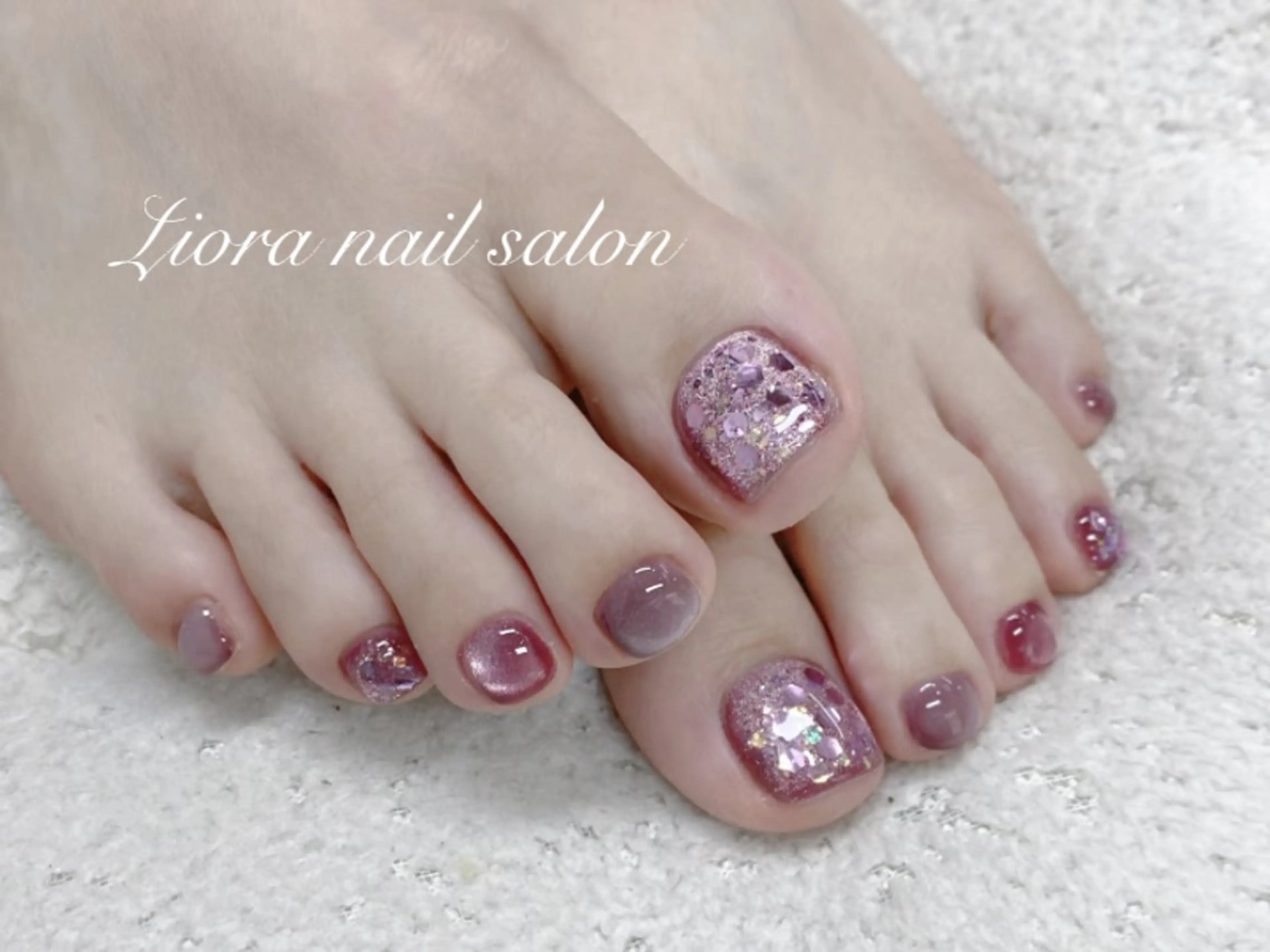 ネイル フレンチネイル ジェルネイル ガーリー グラデーション キラキラネイル フットネイル Liora ネイルサロン所属・Liora nail salonのネイルデザイン