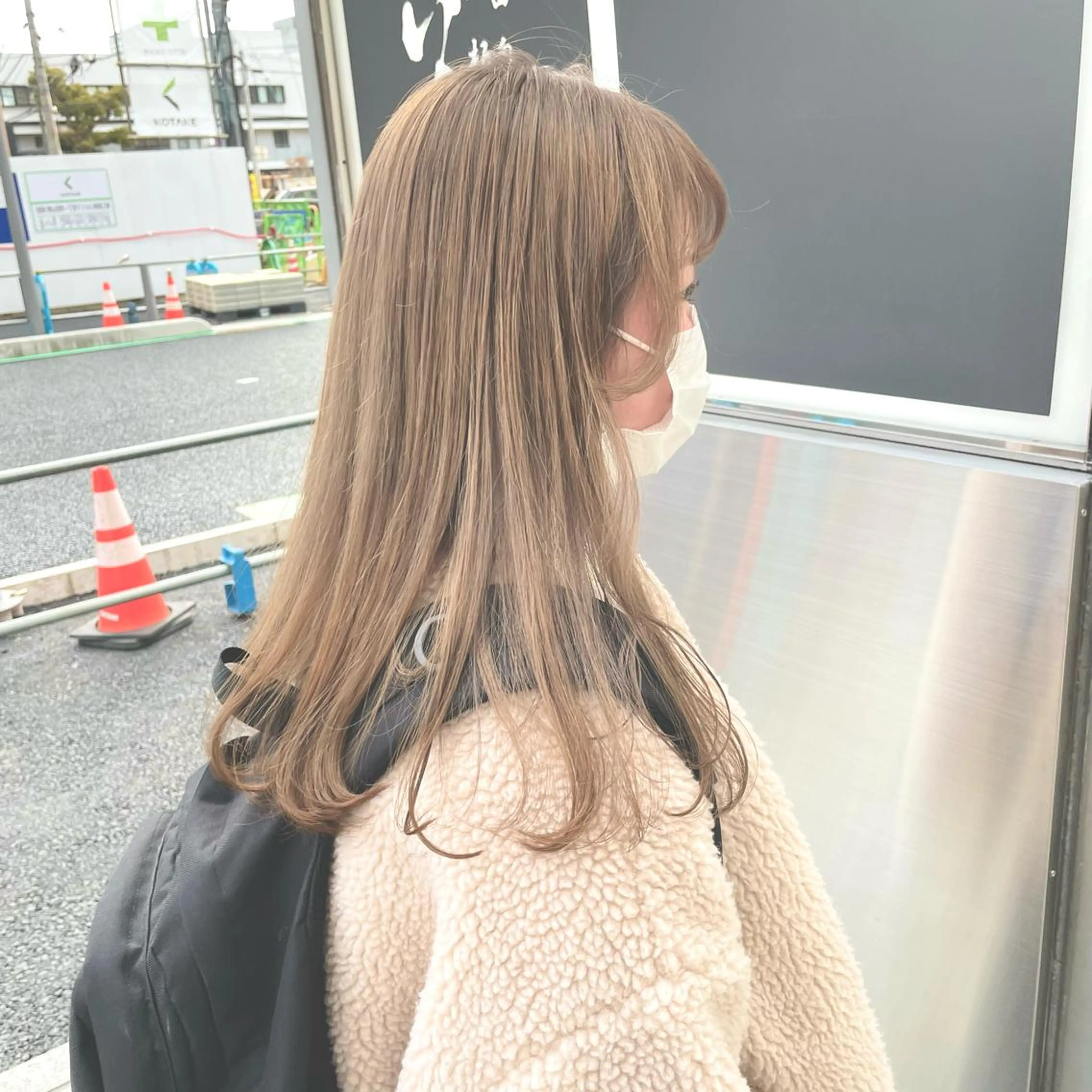ロング カラー ヘアアレンジ ベージュカラー ブリーチ ミルクティーベージュ GO TODAY  SHAiRE SALON岡山所属・Sana/ 耳ツボ/インナーのヘアスタイル