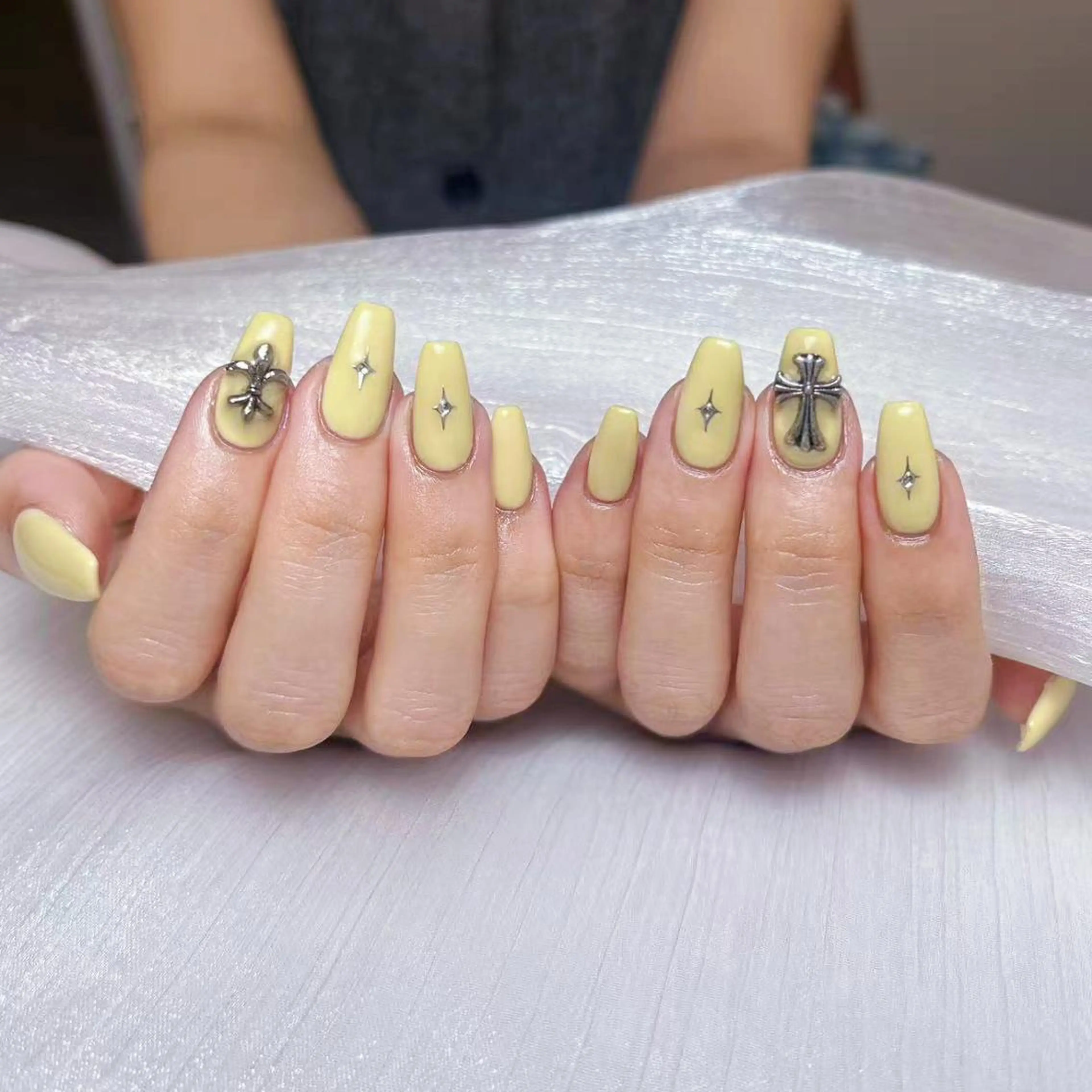 ネイル アートネイル オーロラネイル ガーリー キラキラネイル 韓国ネイル ハンドネイル DIAMOND 💅のネイルデザイン