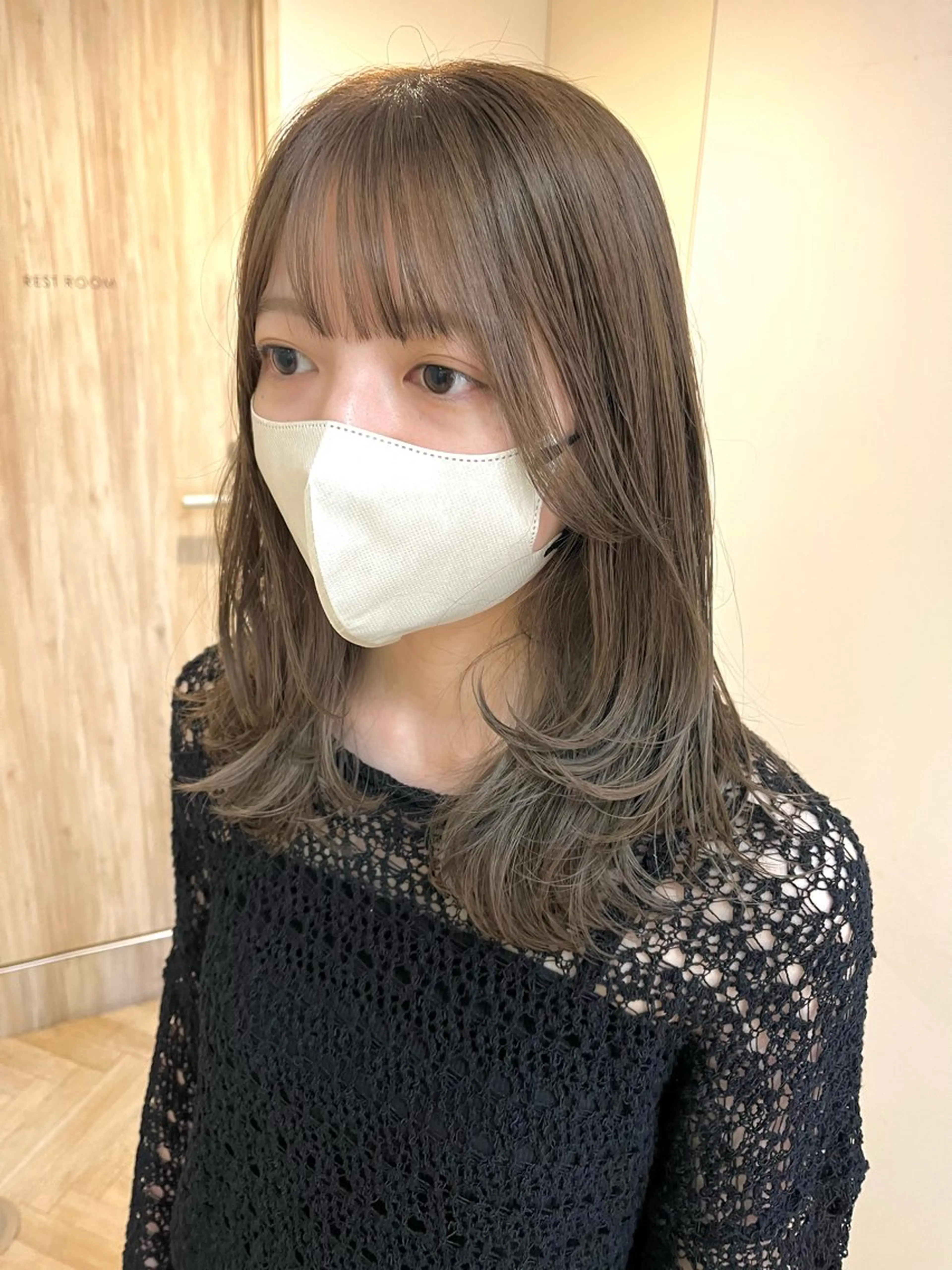 ミディアム カラー ミディアムレイヤー アッシュ ベージュカラー レイヤーカット トリートメント ボブ・レイヤー/ ベージュカラーのヘアスタイル