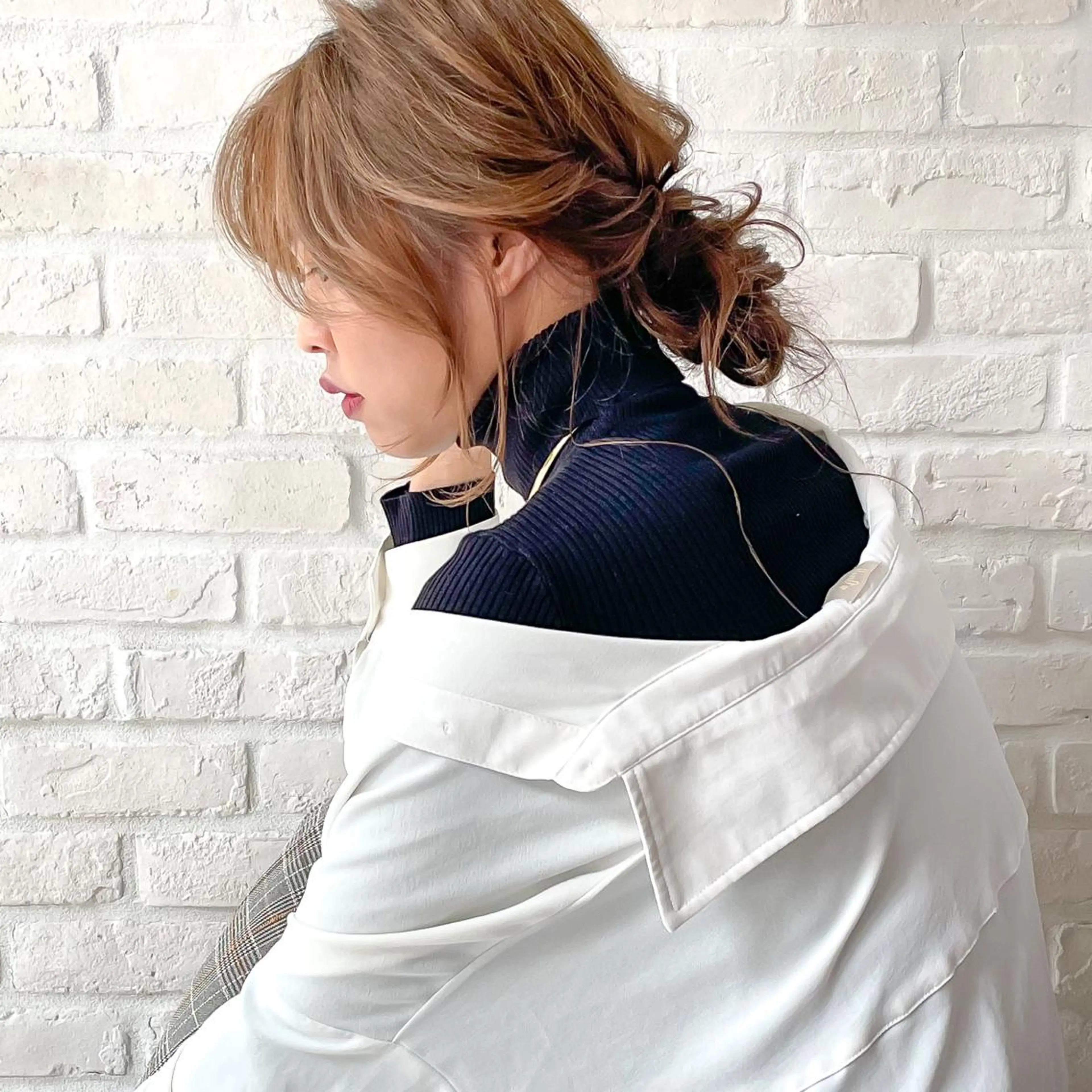ロング カラー ヘアアレンジ ブラウンカラー くすみブラウン ローシニヨン 飯塚 沙衣のヘアスタイル