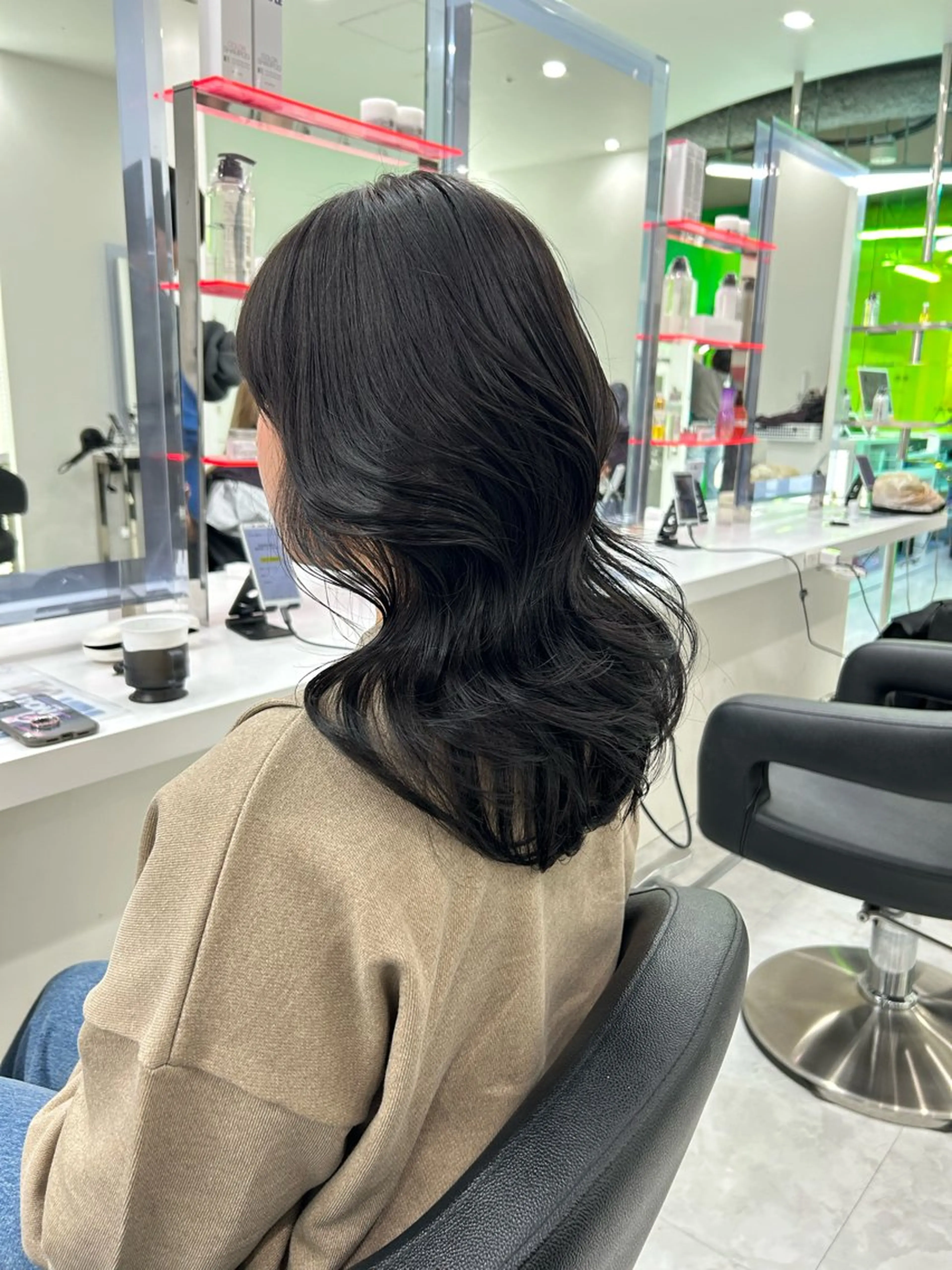 セミロング カラー 透明感カラー オリーブグレー レイヤーカット カット ヘアカラー トリートメント ヘアセット 💖透け感ベージュ KOTA💖のヘアスタイル