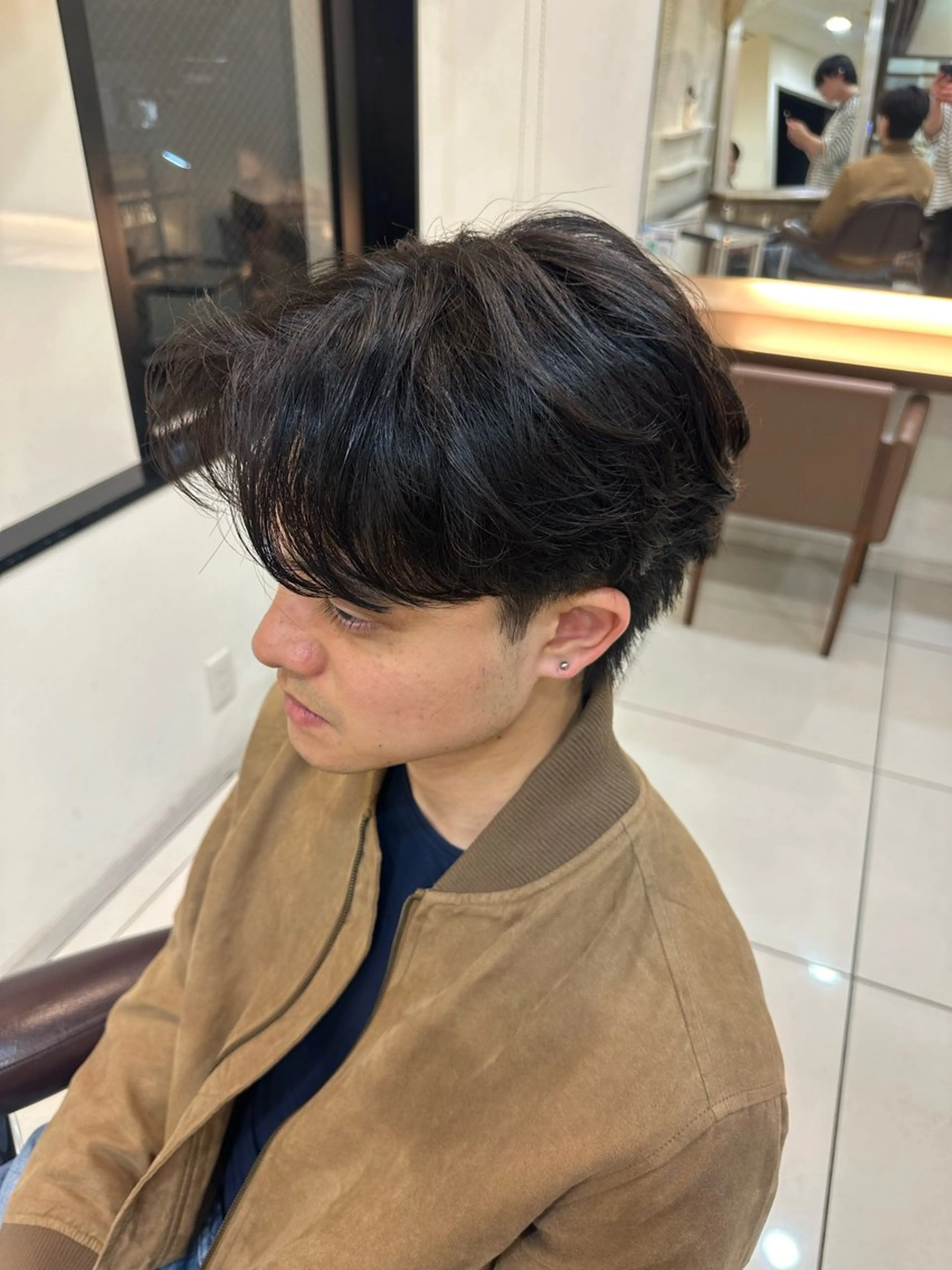 メンズ パーマ ラウンドマッシュシャ ドウニュアンスパーマのヘアスタイル