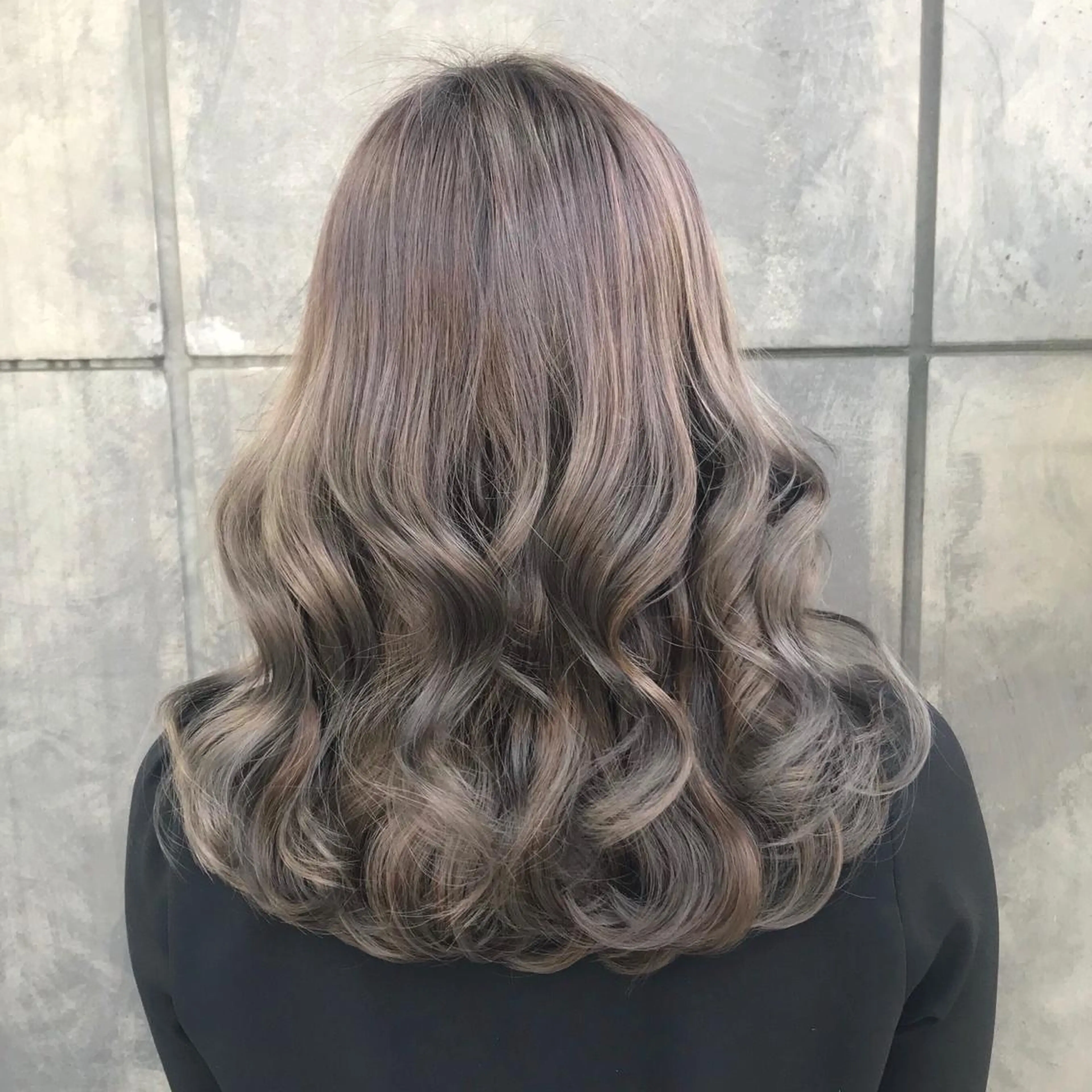 セミロング カラー アッシュ ブリーチ ハイライトカラー ハイライト タンバルモリ サロウィン所属・K-POP好き美容師 🇰🇷Kai.Yのヘアスタイル
