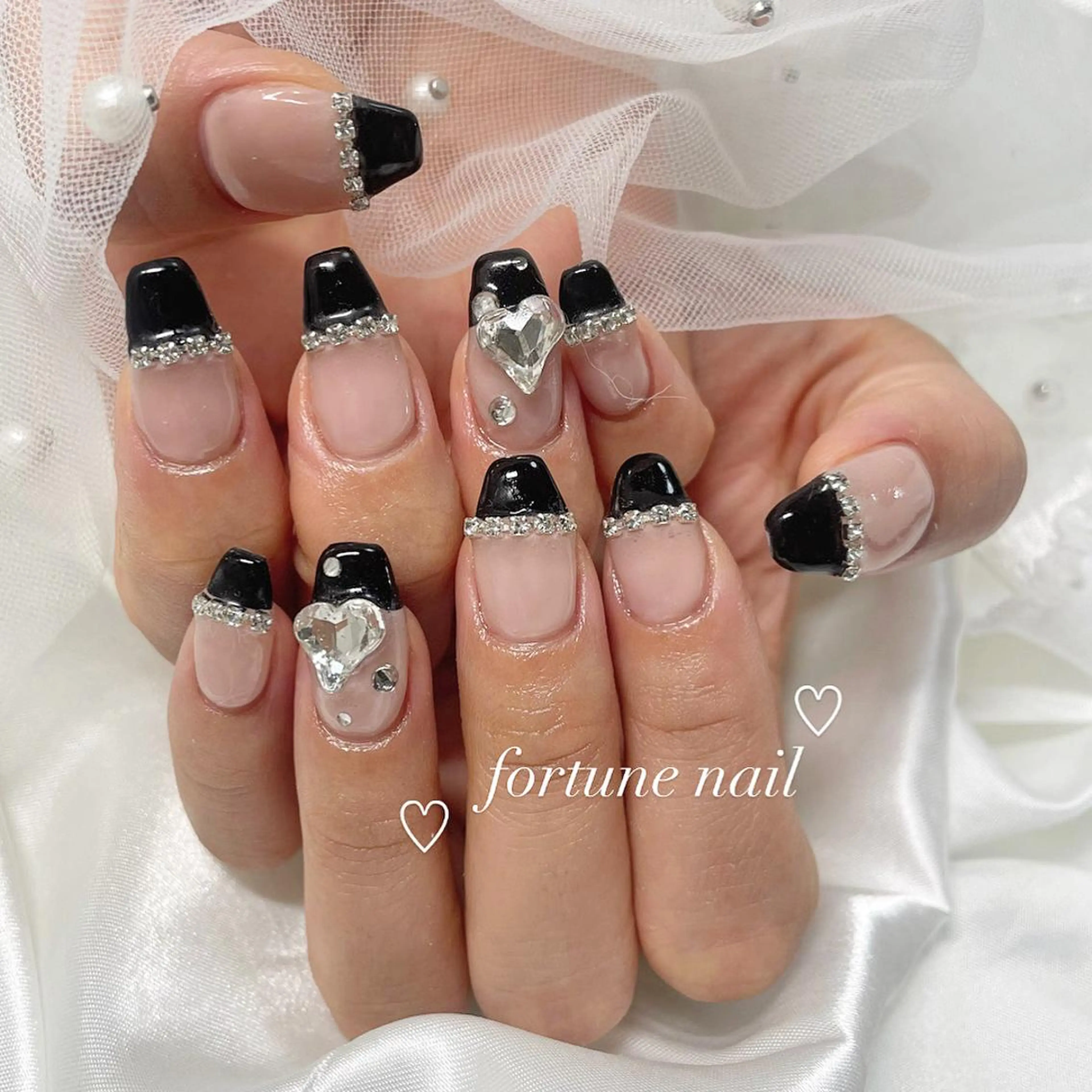 黒フレンチキラキラネイル♡ #ハートvカット #黒フレンチネイル