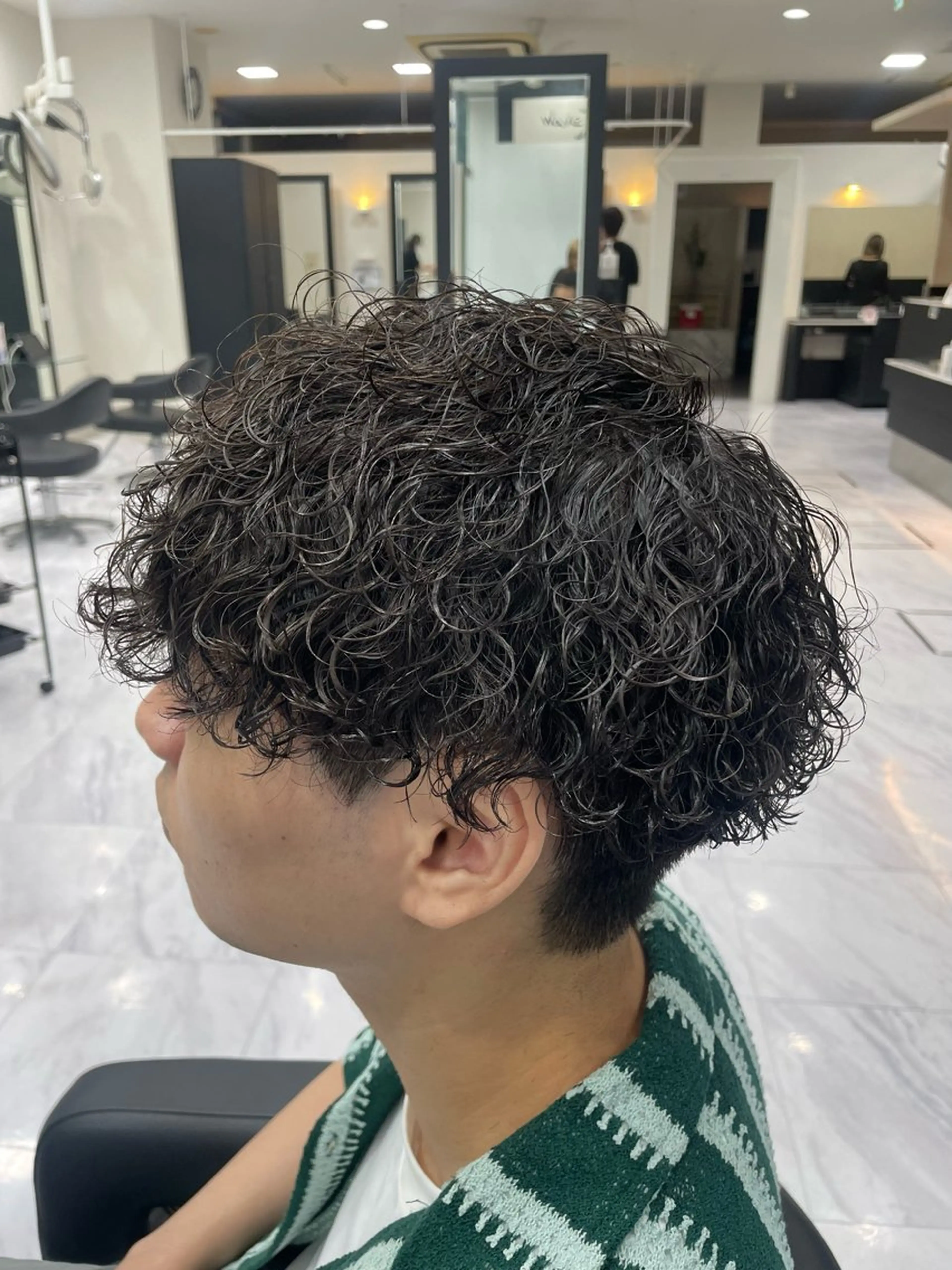 パーマ メンズ メンズパーマ 波巻きパーマ カット パーマ トリートメント 🐥くまがい💛 ダブルカラー／パーマのヘアスタイル