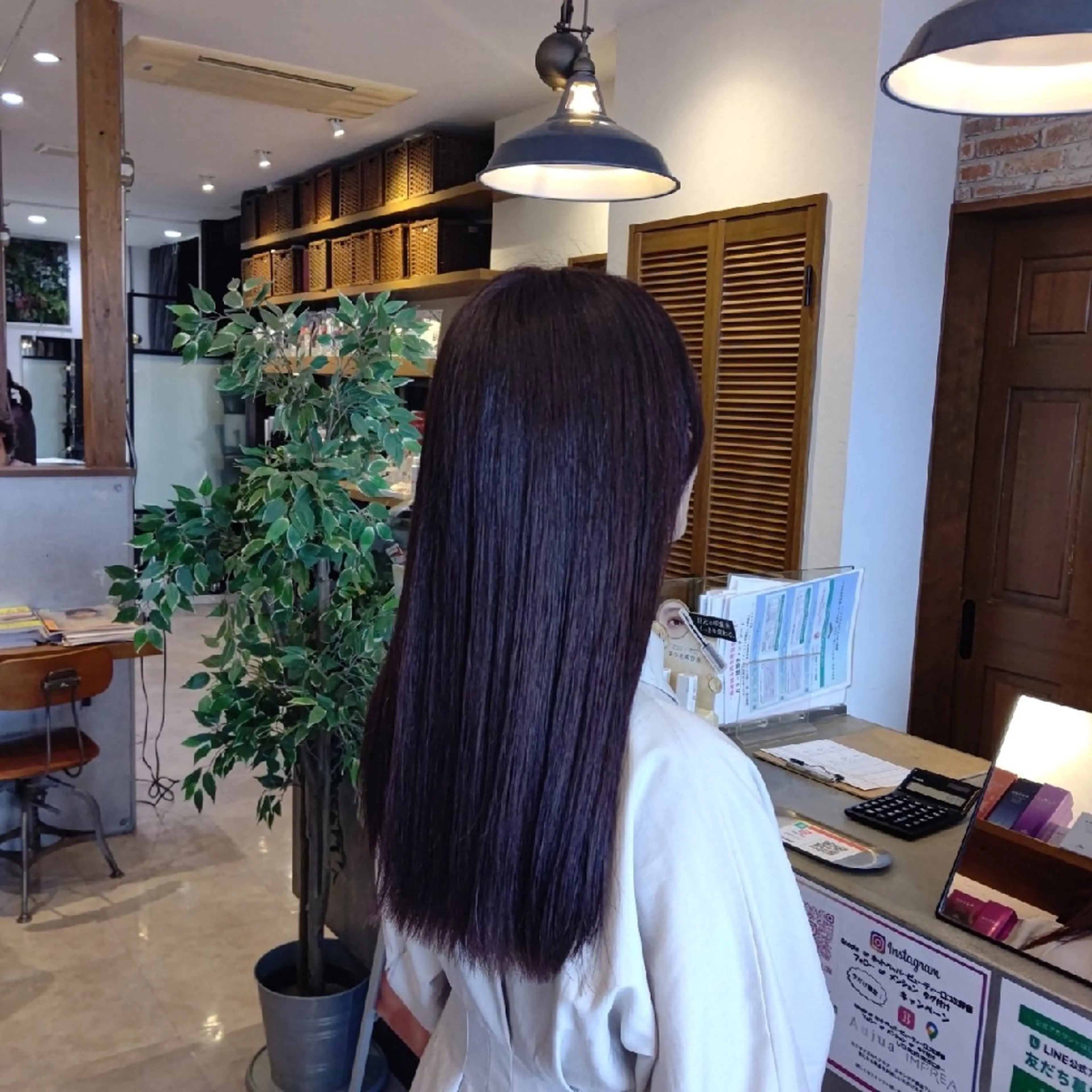 ロング カラー simon🩷半田 カットブリーチモデルのヘアスタイル