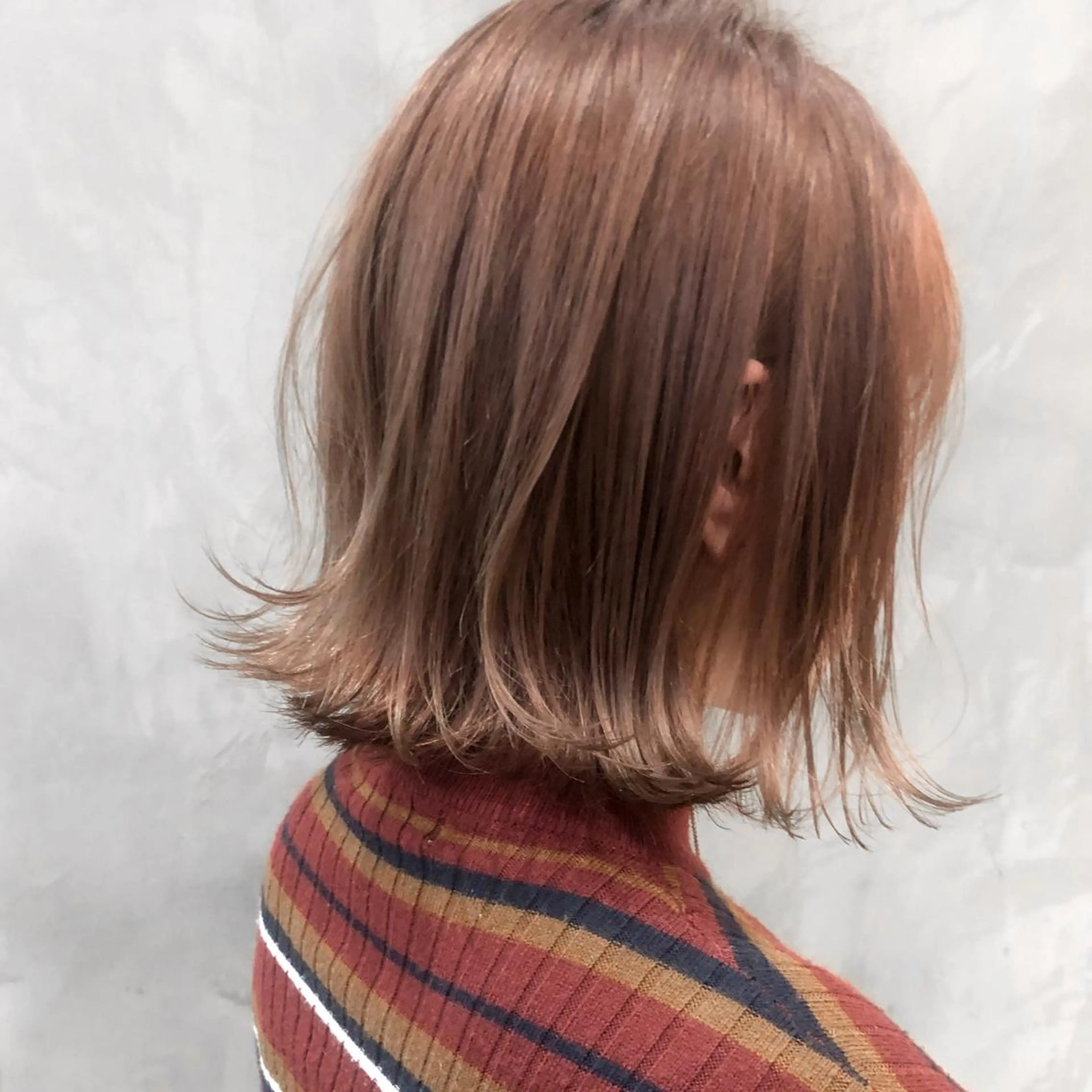 ショート カラー ヘアアレンジ ベージュカラー ピンクカラー ピンクベージュ ヘアカラー トリートメント TOMO GEEKS代表のヘアスタイル