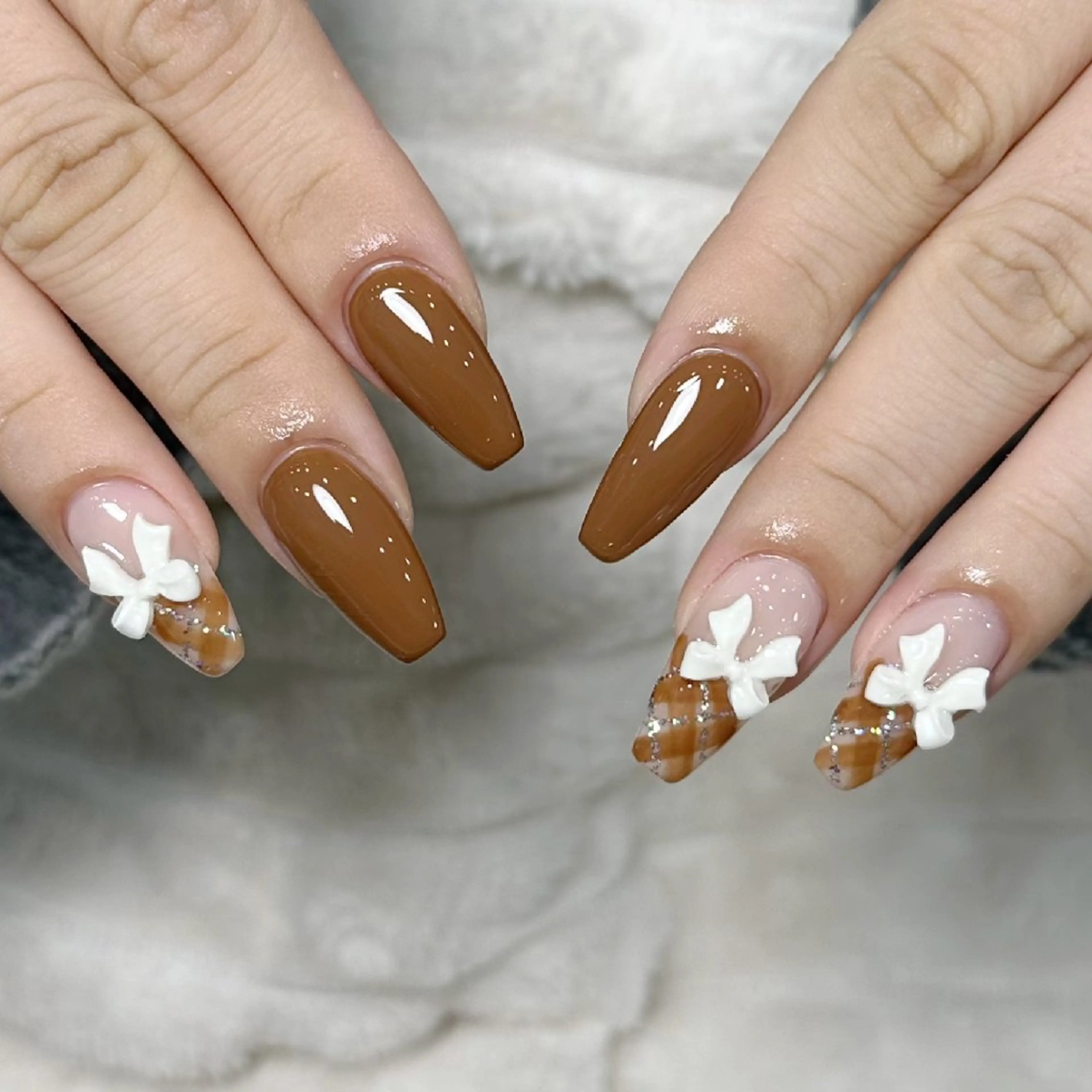 ネイル チークネイル フレンチネイル ジェルネイル ガーリー キラキラネイル ハンドネイル UM Nail Salonのネイルデザイン