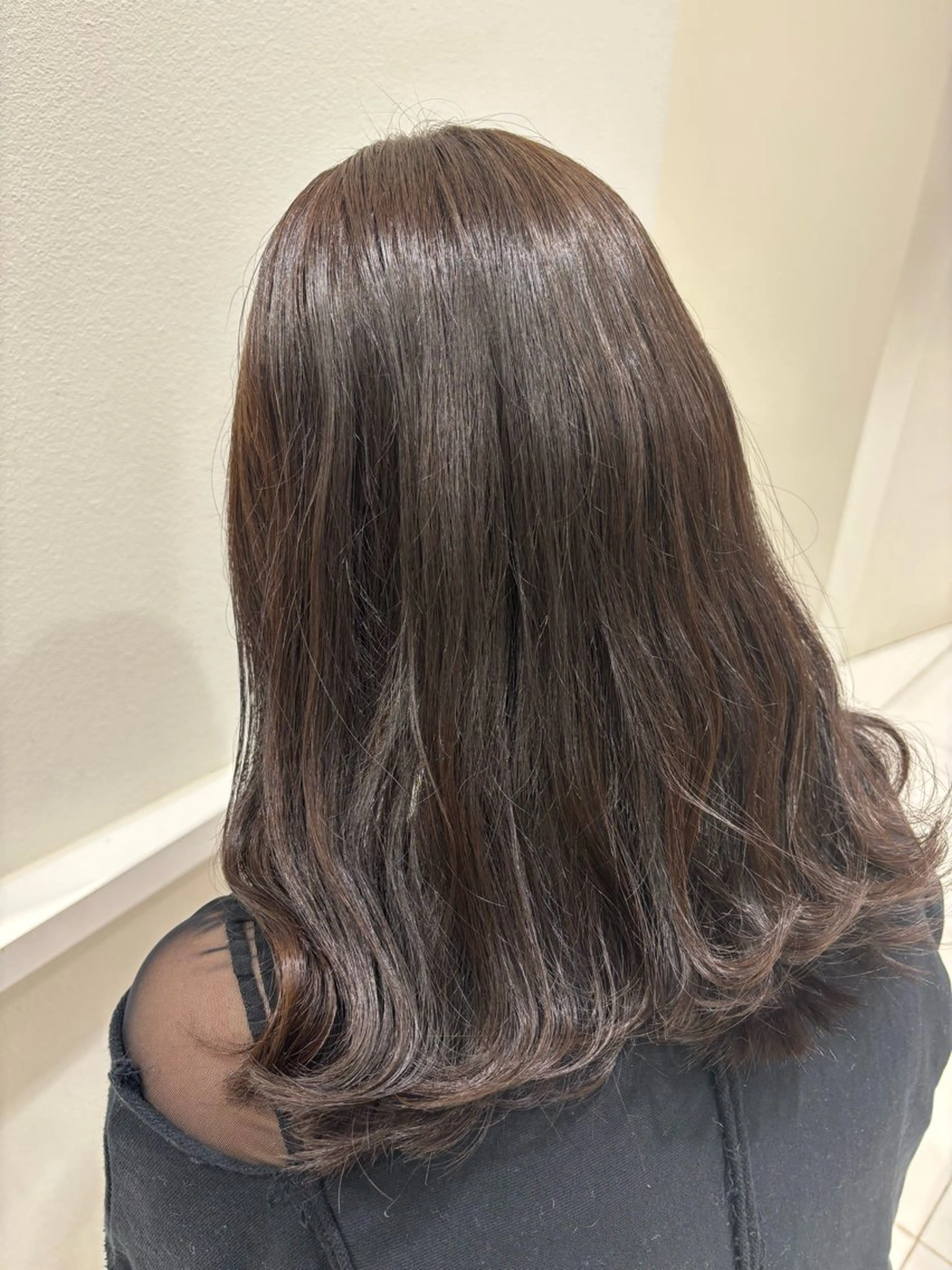 セミロング 山中 彩華のヘアスタイル