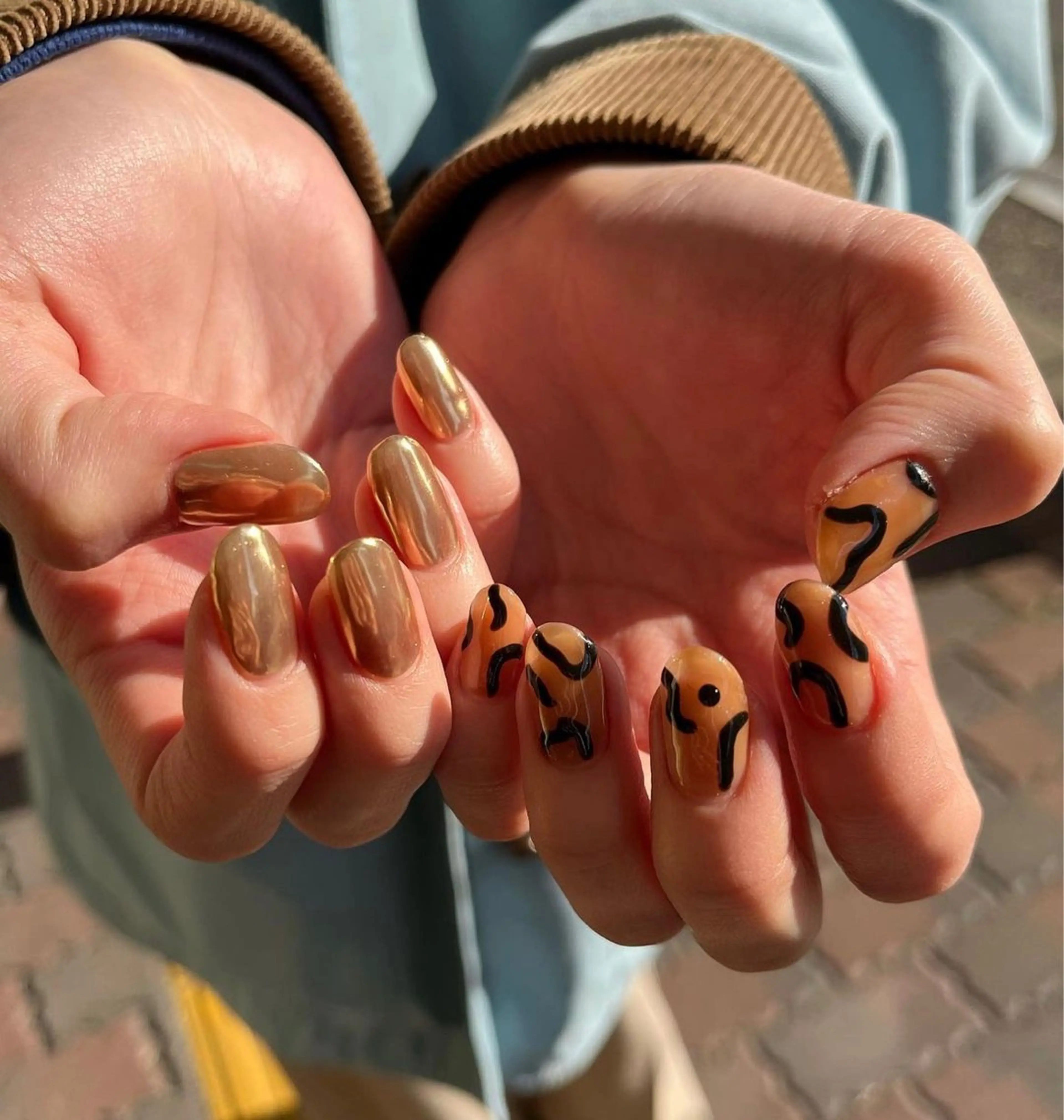 ネイル アートネイル ゴールド ミラーネイル hiyori🫧 mieuxのネイルデザイン