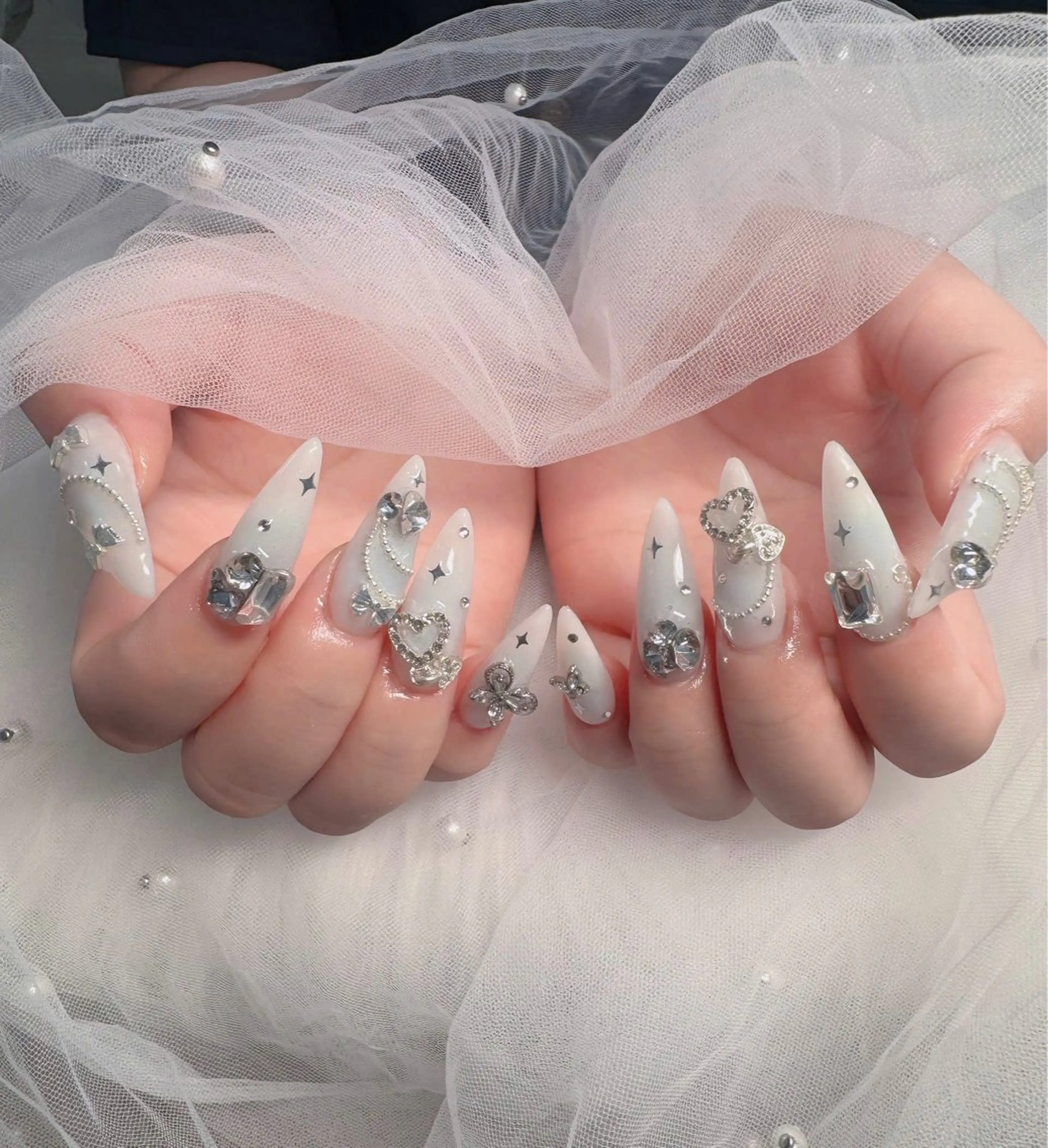 ネイル オーロラネイル フレンチネイル ジェルネイル ハロウィン キラキラネイル ハンドネイル H.baby Nail Salon所属・H.baby Nail Salonのネイルデザイン