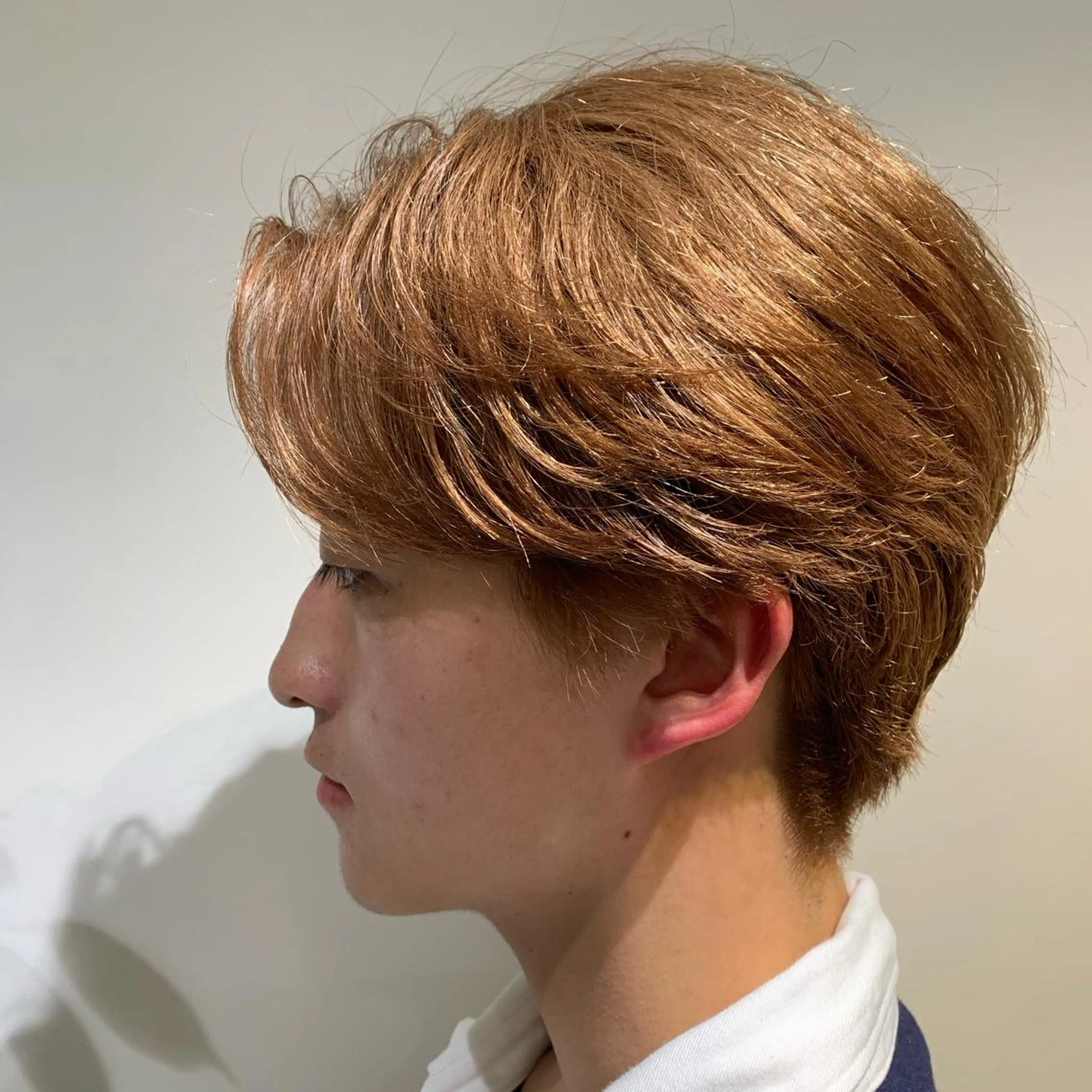 カラー ブリーチ 鈴木 真司のヘアスタイル