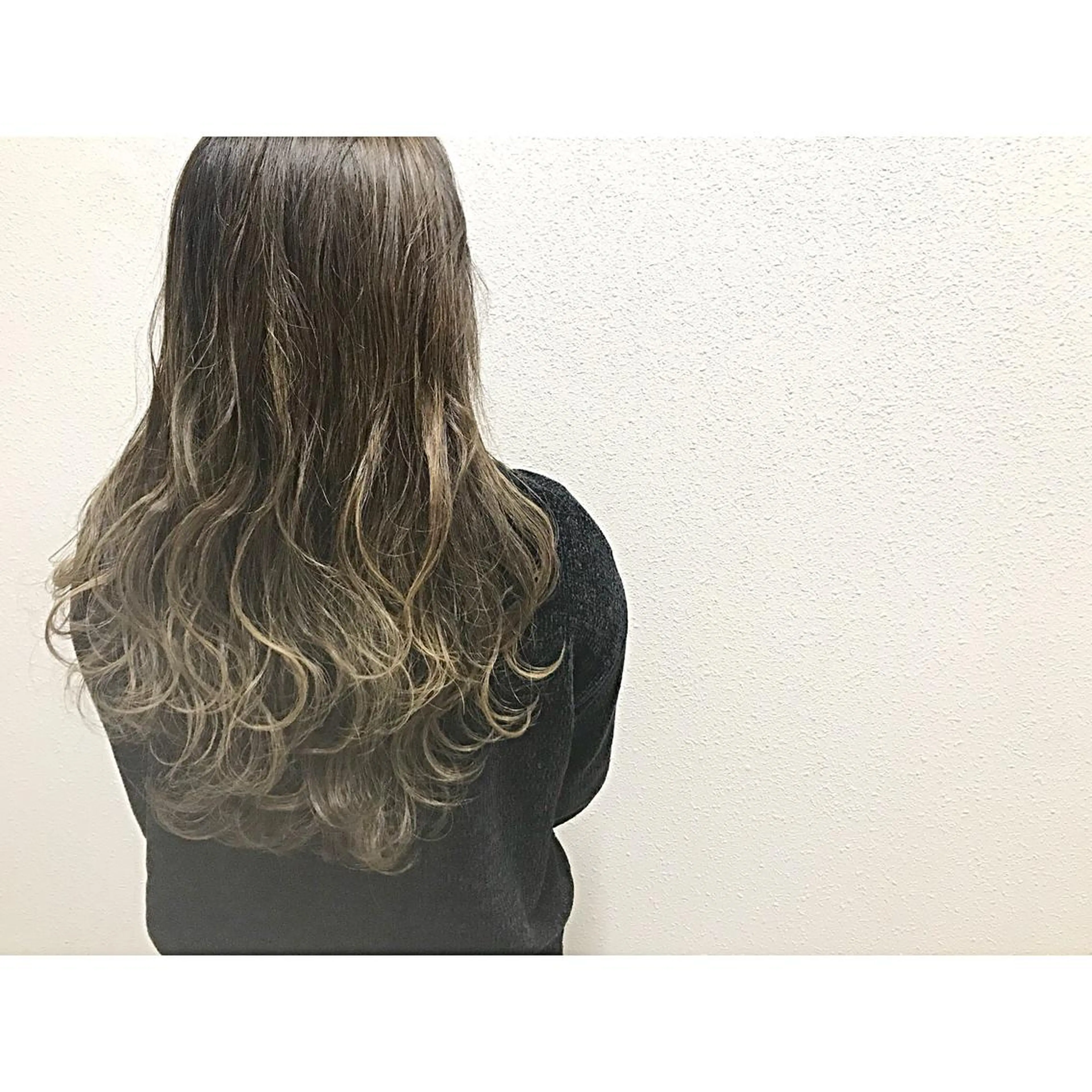 セミロング カラー アディクシーカラー グラデーションカラー カット ヘアカラー トリートメント 荒木 拓也のヘアスタイル