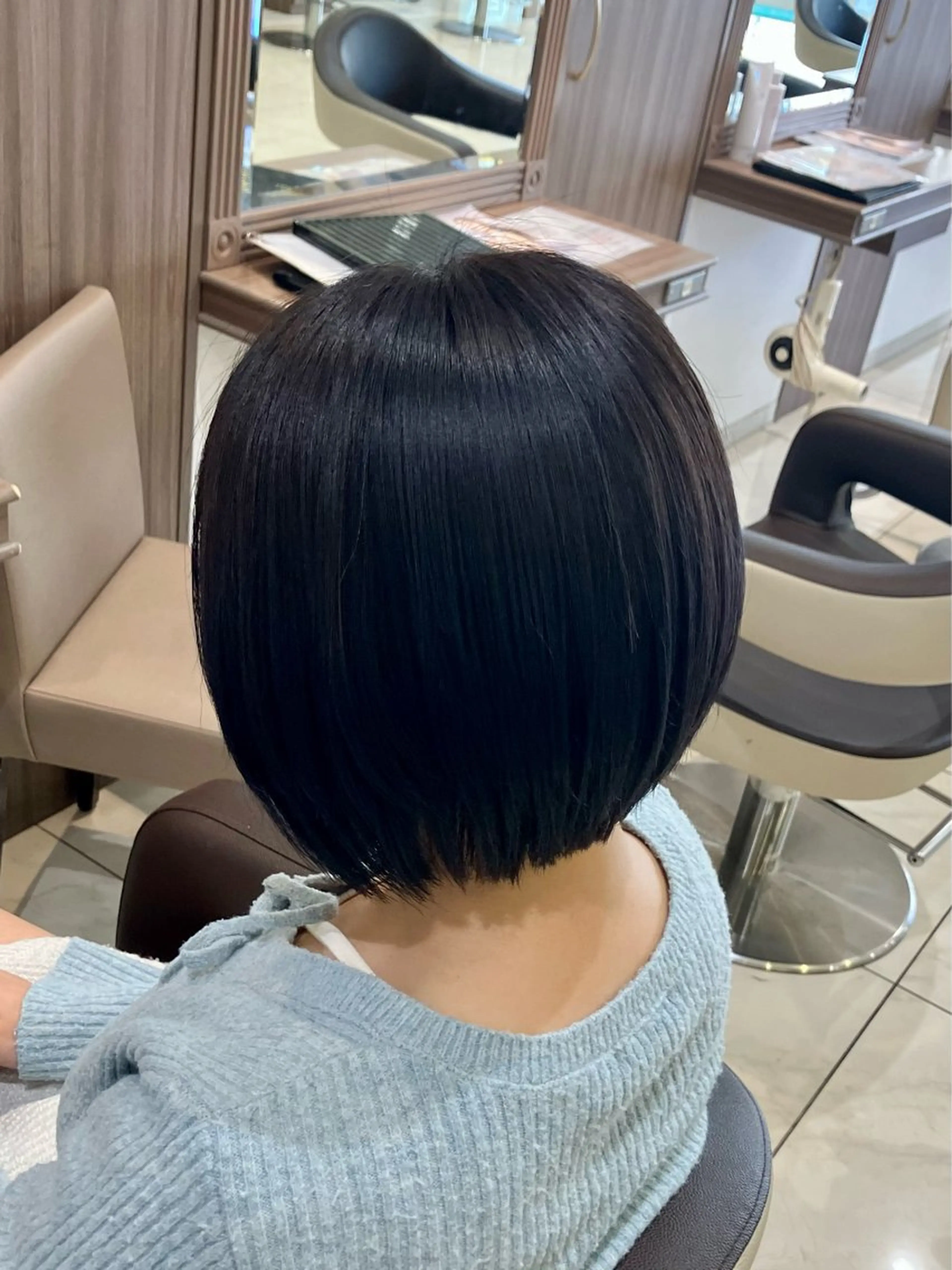 ショート カラー ブラウンカラー ネイビーカラー ボブ 🧡Ash 新杉田🧡山本のヘアスタイル