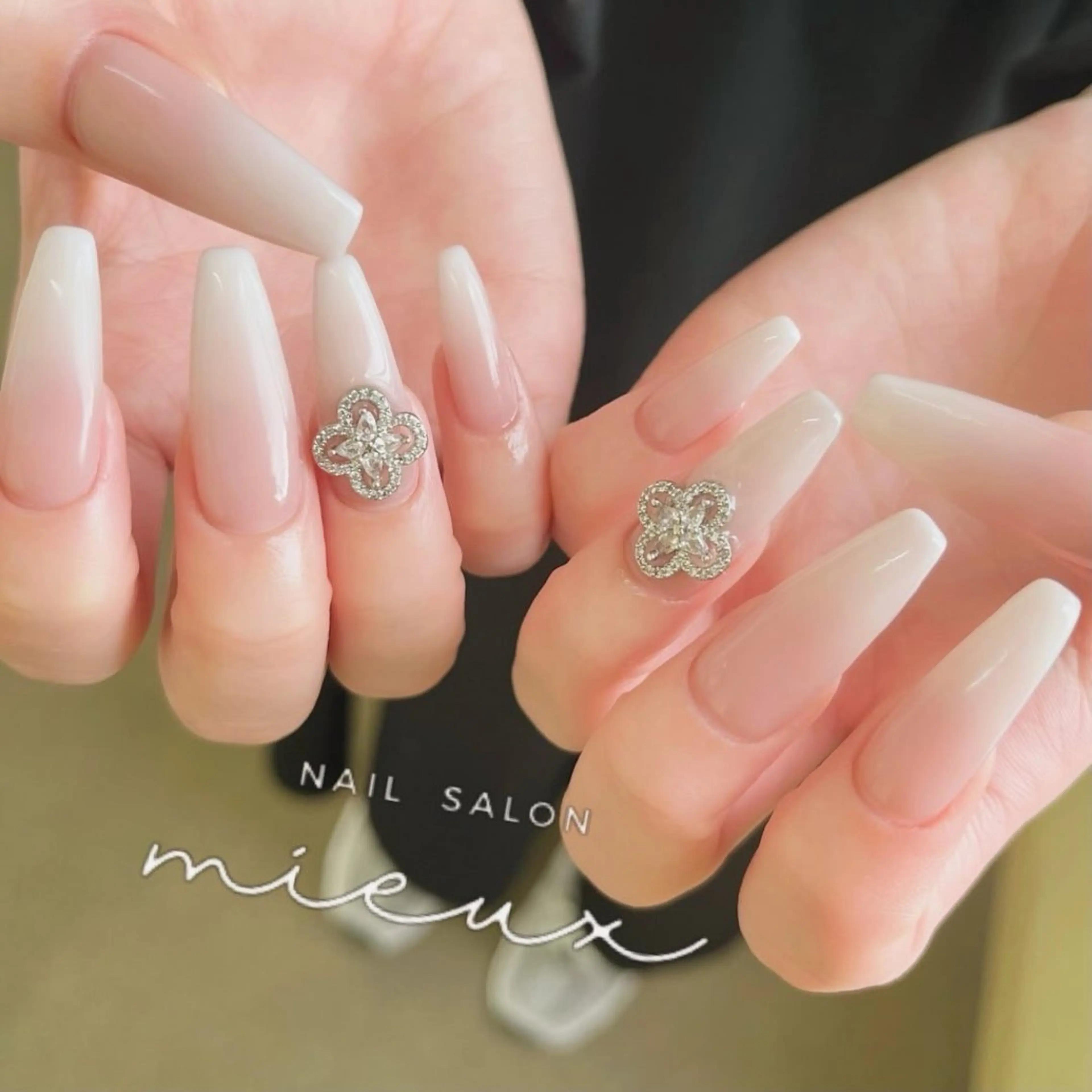 ネイル ハンドネイル mieux ariiiのネイルデザイン
