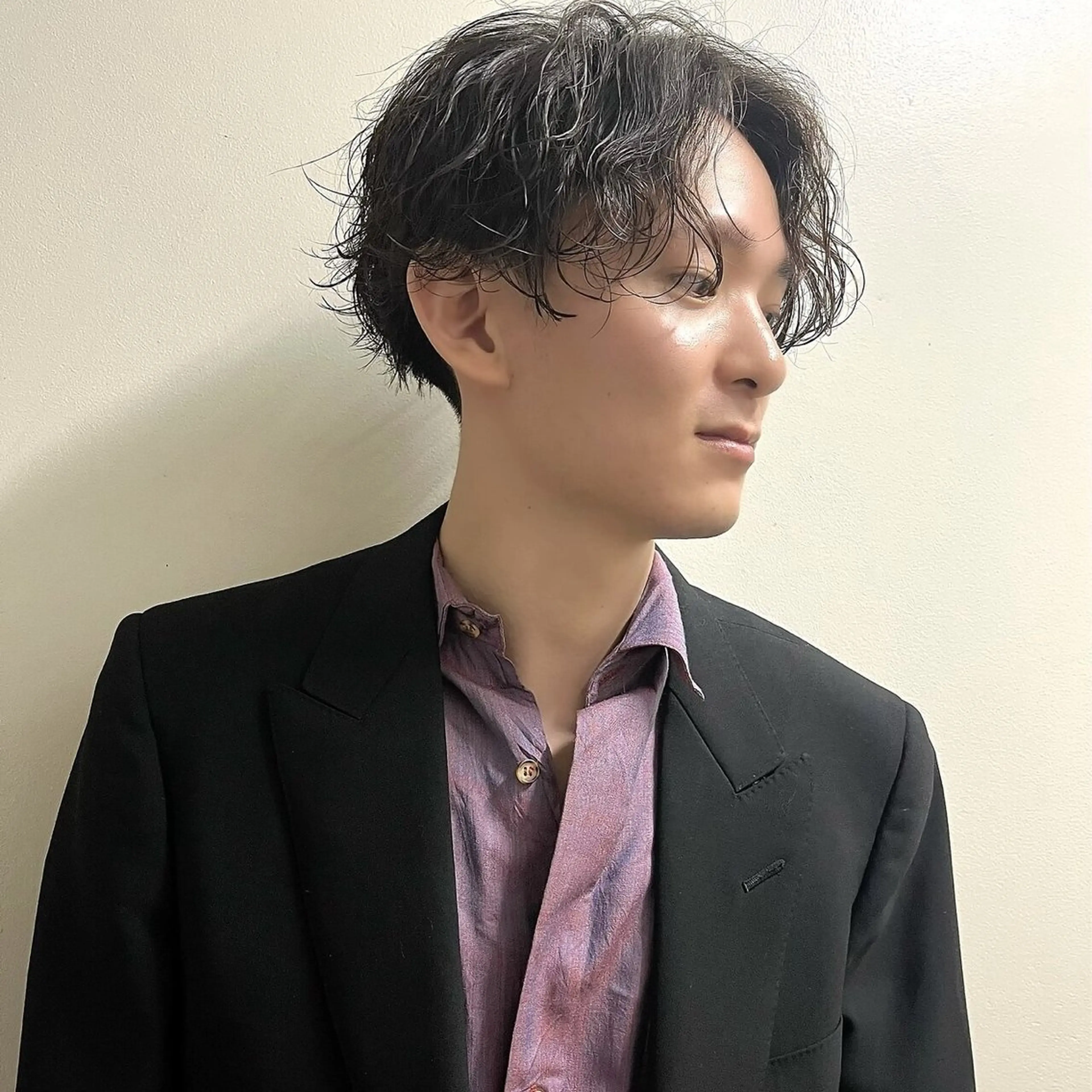 ミディアム パーマ メンズ ミディアムパーマ センターパート メンズパーマ 波巻きパーマ est-r.Fukuoka所属・マエダルイ🫧 韓国ヘア🫧博多のヘアスタイル