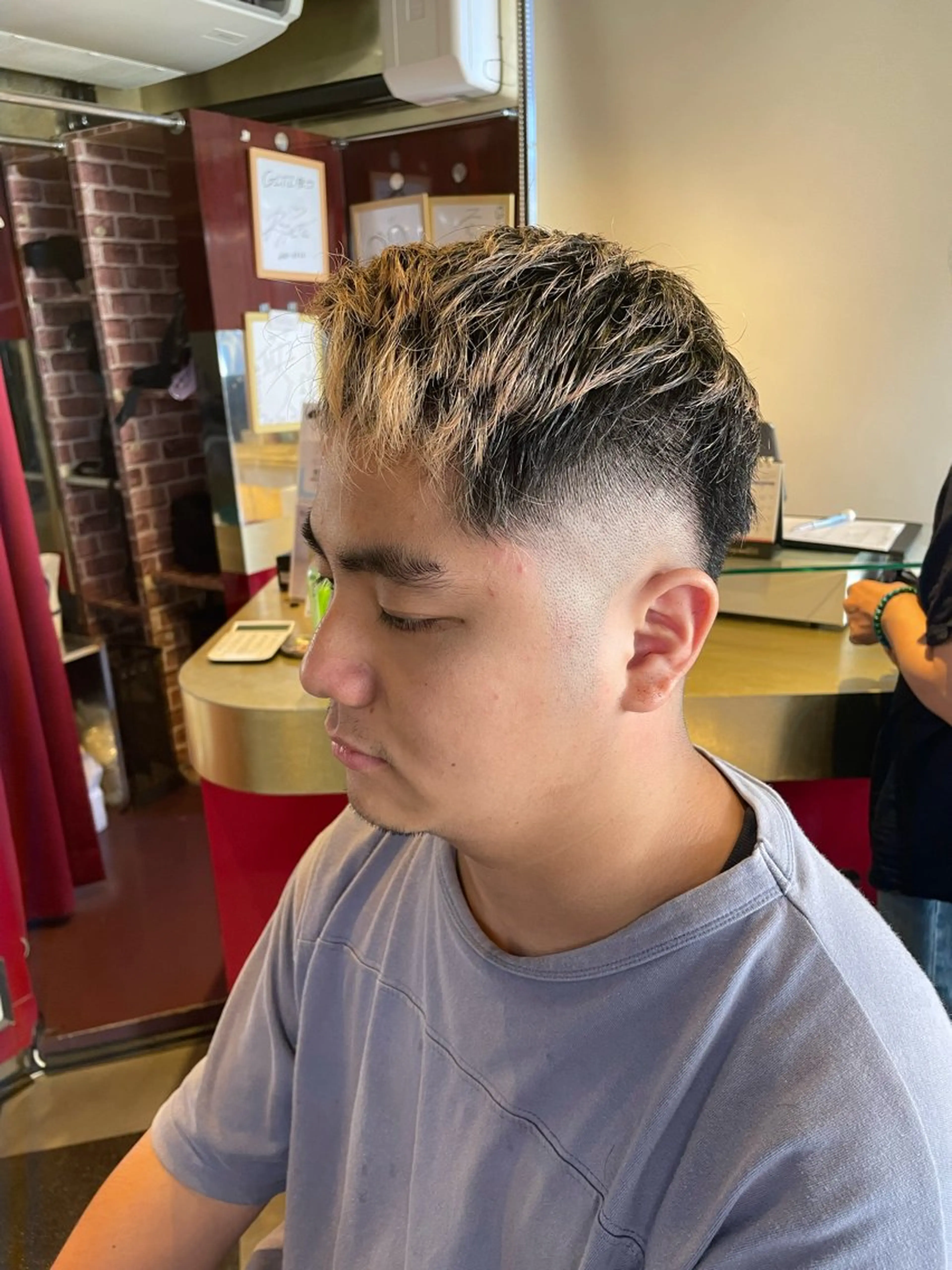 ショート メンズ フェードカット スキンフェード 👑派手髪/カット 👑ANRYのヘアスタイル