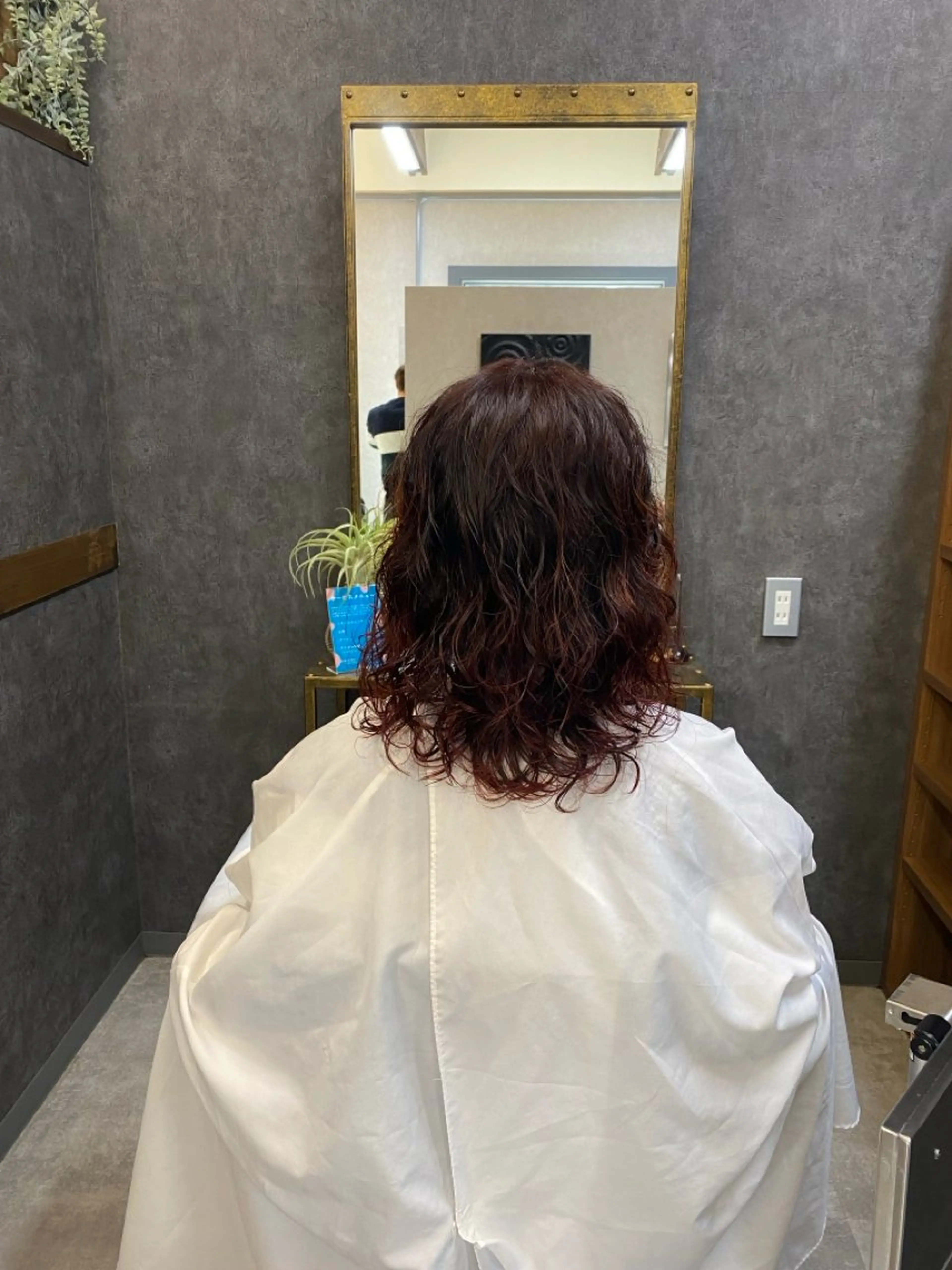 ミディアム カラー パーマ ミディアムパーマ BLANCA　HAIR西尾所属・新納 杏奈のヘアスタイル