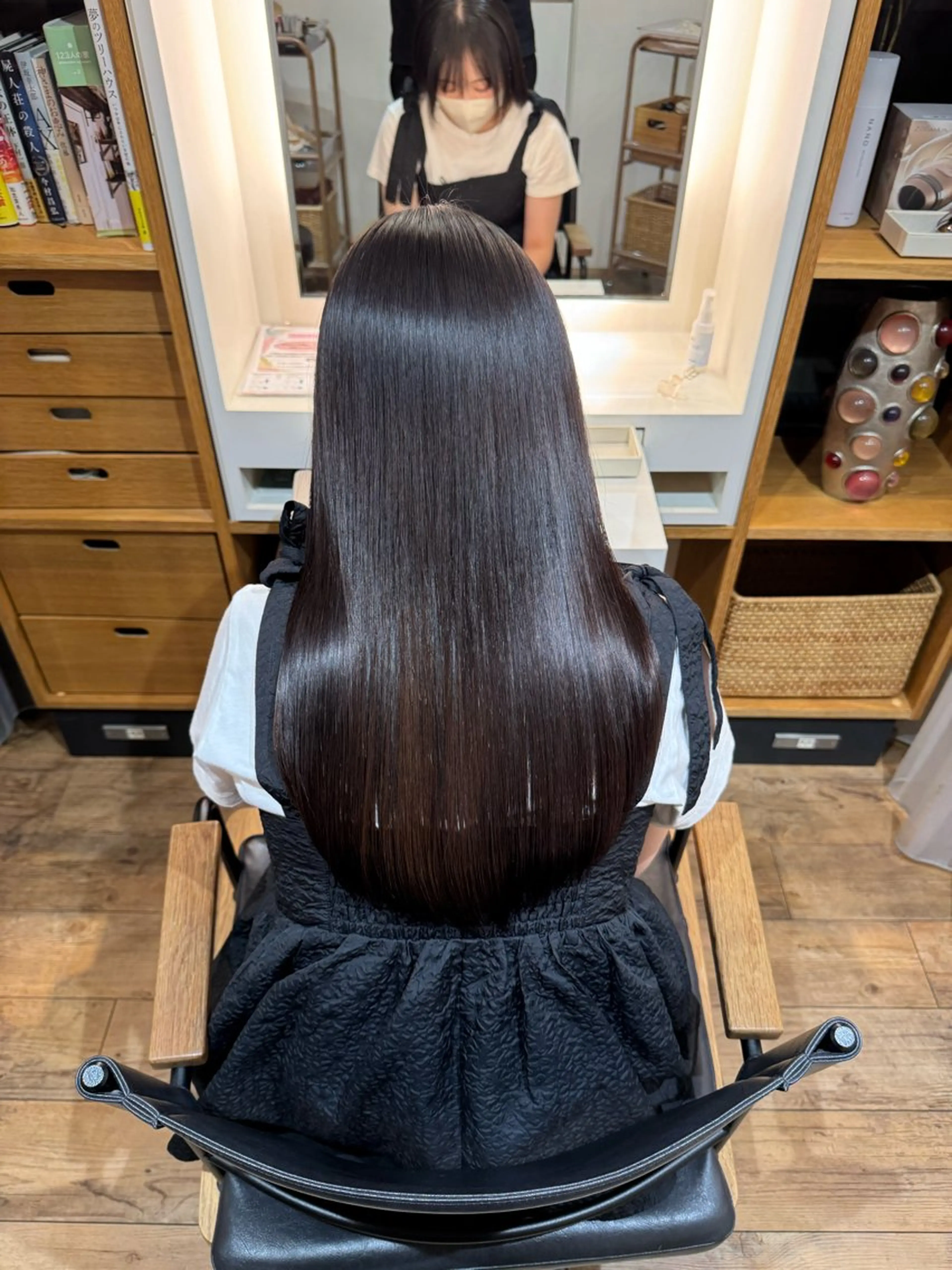 セミロング カット 縮毛矯正 トリートメント afloatkobe所属・美髪/髪質改善 川口凌弥のヘアスタイル