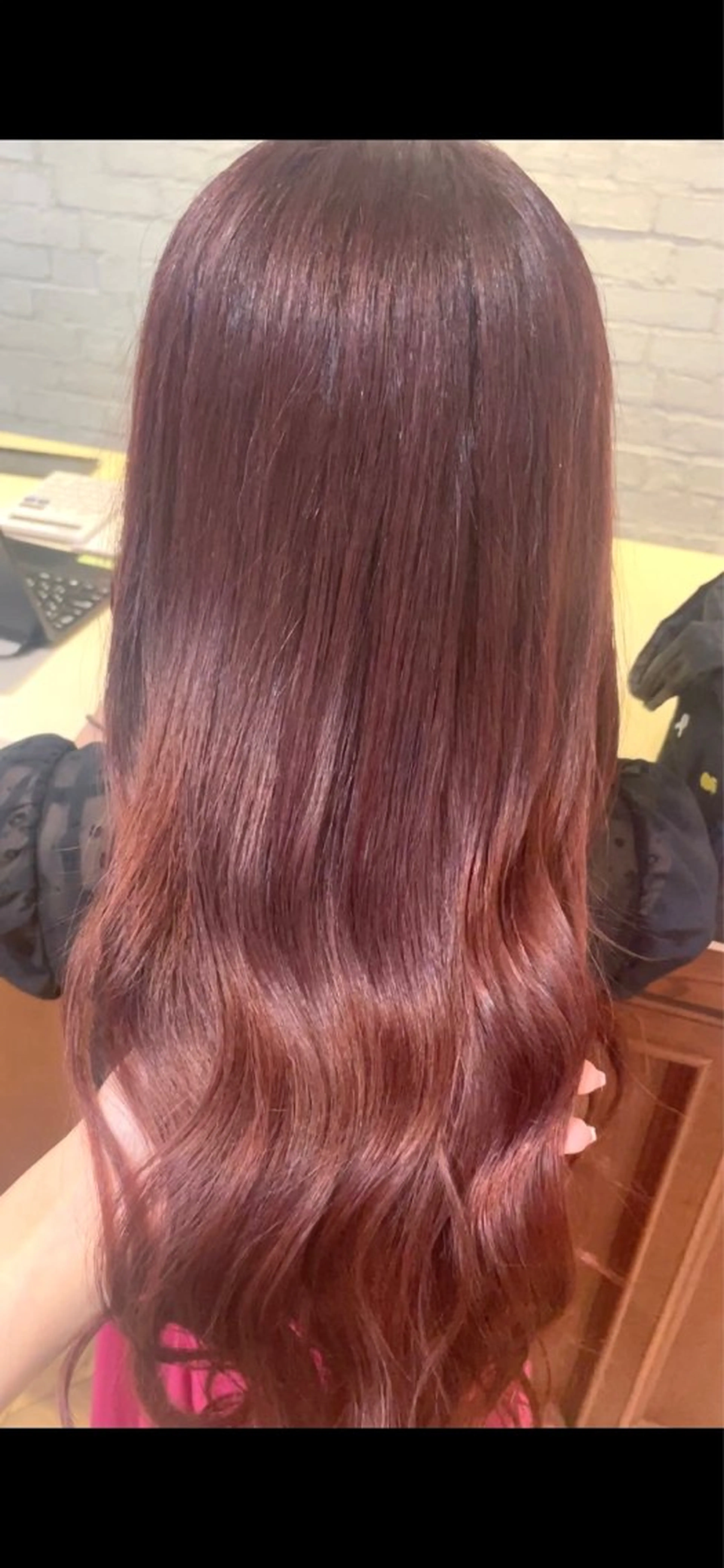ロング カラー ブリーチ カシス ブリーチなしカラー ピンクカラー カット ヘアカラー トリートメント BEBE所属・ブリーチなし 透明感カラーKANAのヘアスタイル