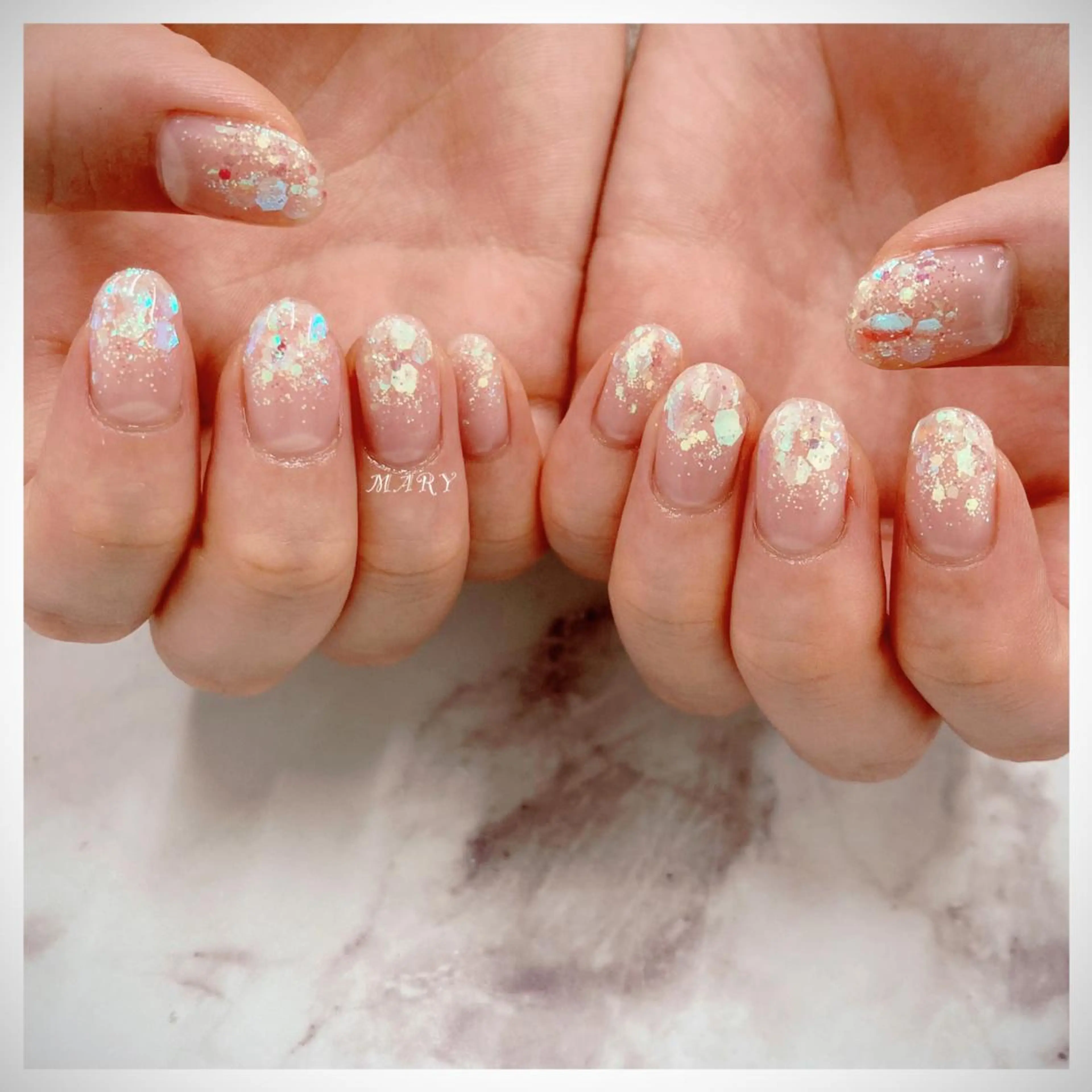 ネイル グラデーション キラキラネイル ラメ(グリッター) ラメグラデーション ニュアンスネイル ハンドネイル Mary nail所属・Mary nail .narumiのネイルデザイン