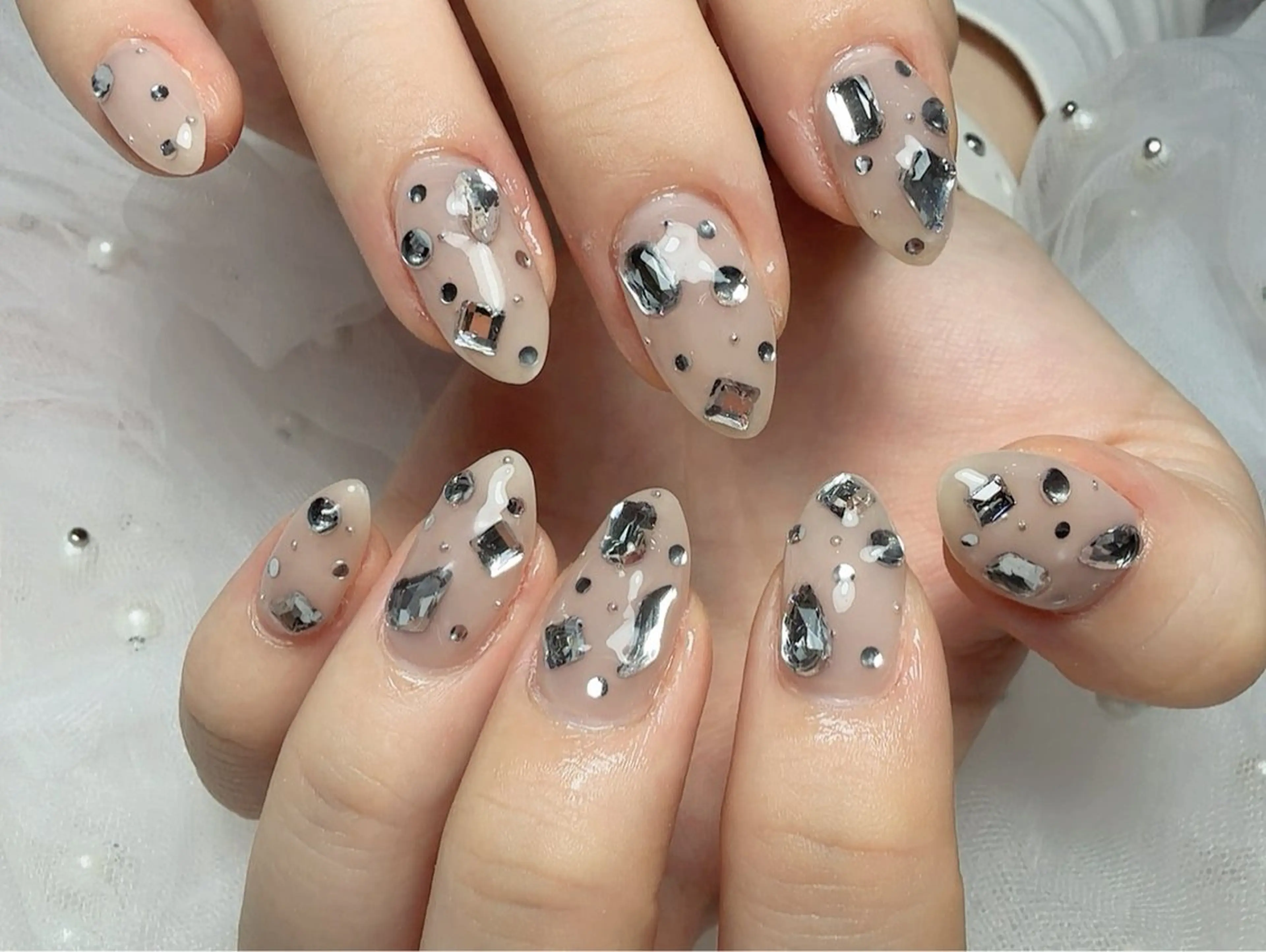 ミディアム ハンドネイル ビューティーフル Aのネイルデザイン