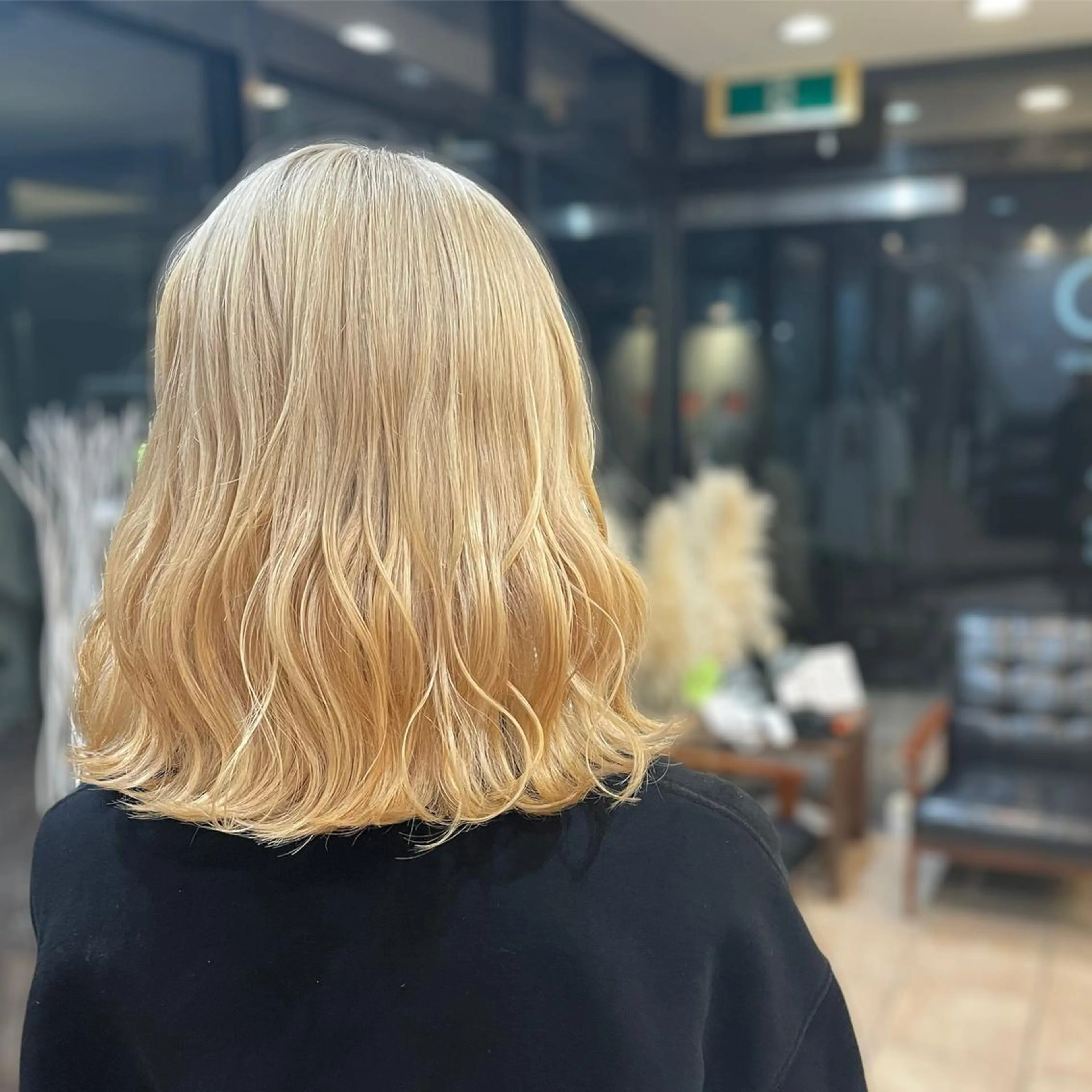 ミディアム カラー ハイトーンカラー ACTION心斎橋店 Lisaのヘアスタイル