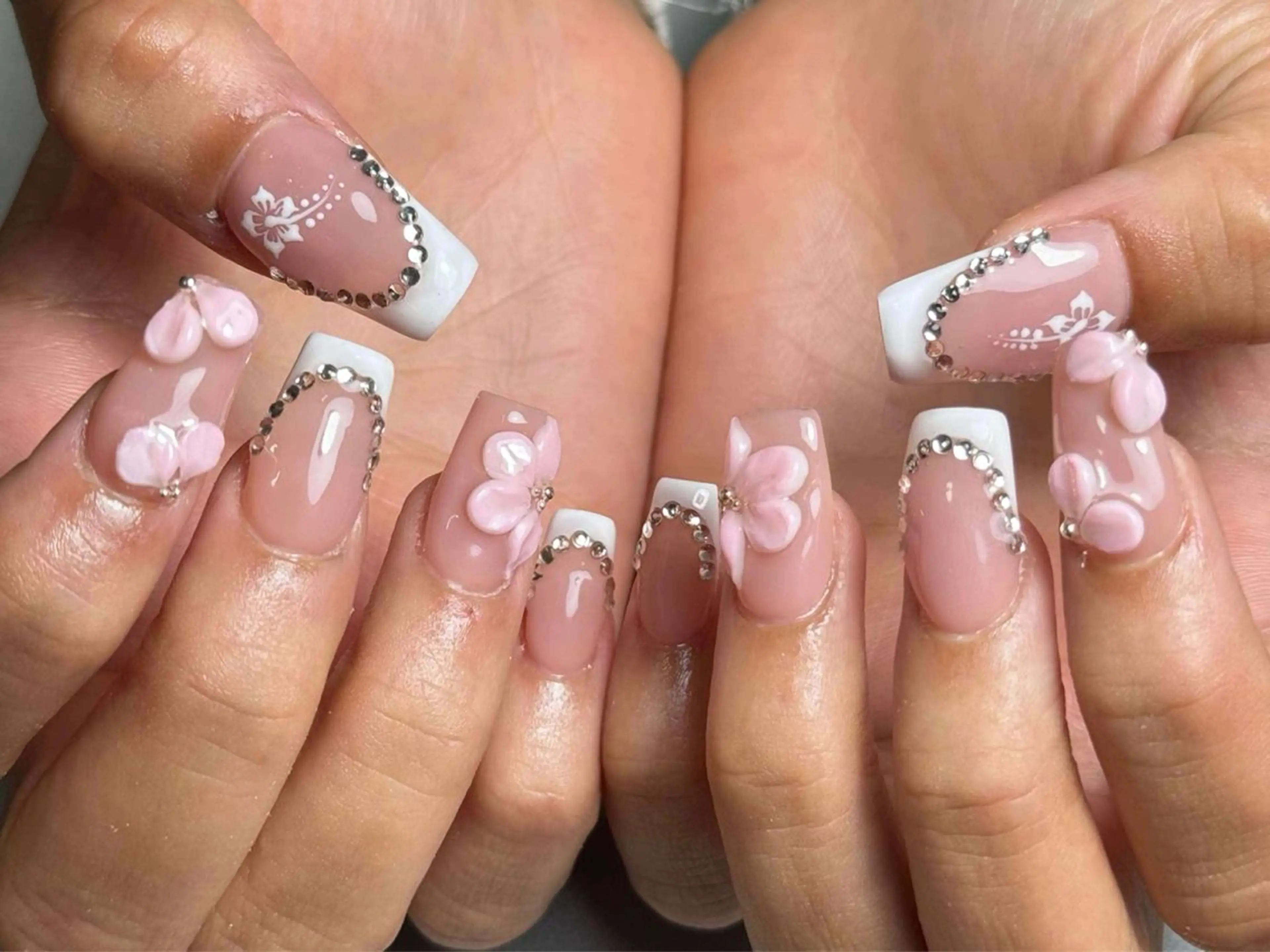 ネイル アートネイル フレンチネイル ジェルネイル グラデーション 韓国ネイル ハンドネイル ハンドケア さくら💮💮 【オフ無料】のネイルデザイン