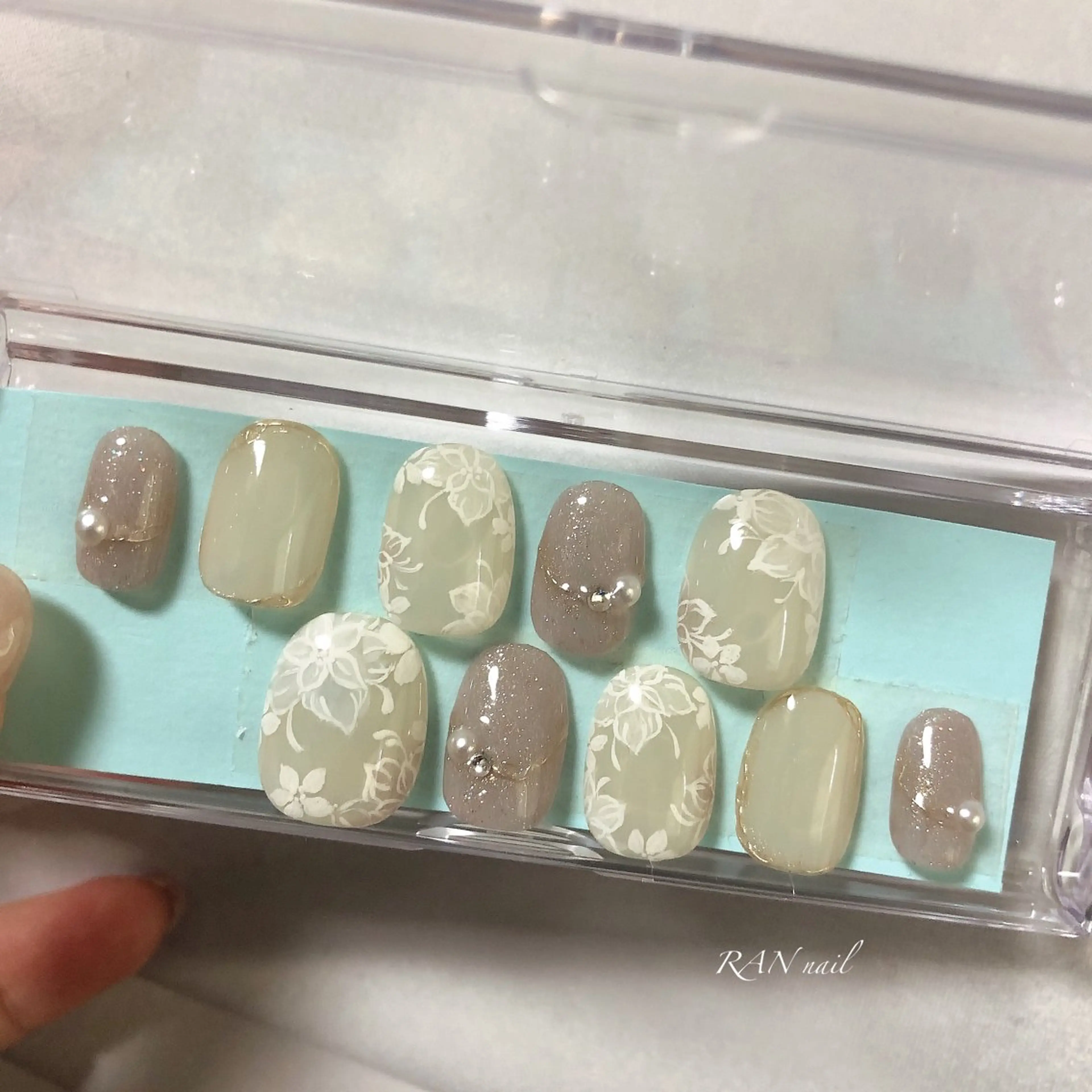 ネイル オーロラネイル フラワーネイル ジェルネイル ミラーネイル パラジェル ハンドネイル フットネイル RAN nail 〜ランネイル〜所属・RAN nailのネイルデザイン
