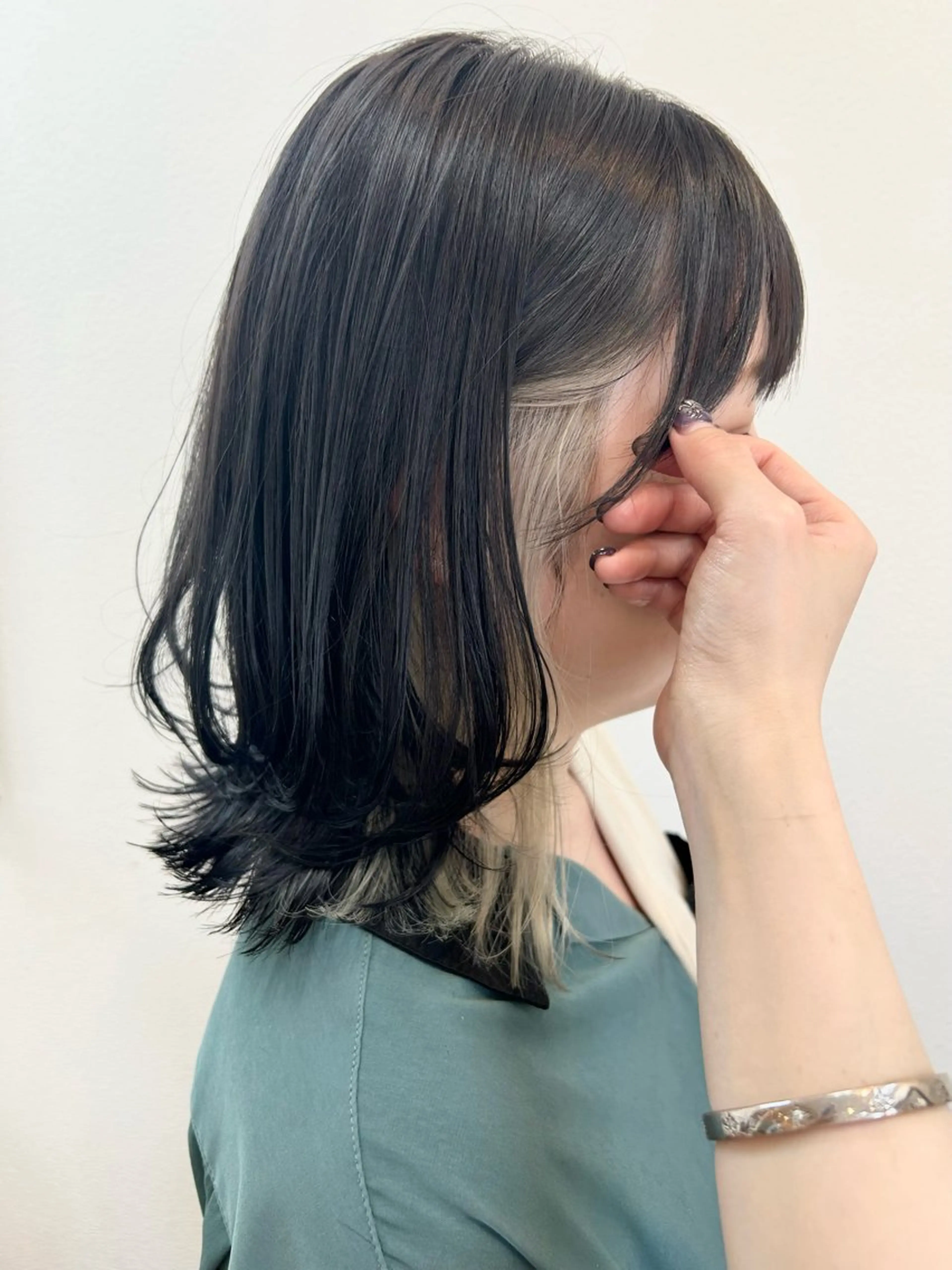 ミディアム カラー ベージュカラー ブリーチ ケアブリーチ イヤリングカラー ホワイトベージュ カット ヘアカラー トリートメント Maya🦋 ハイトーン特化のヘアスタイル