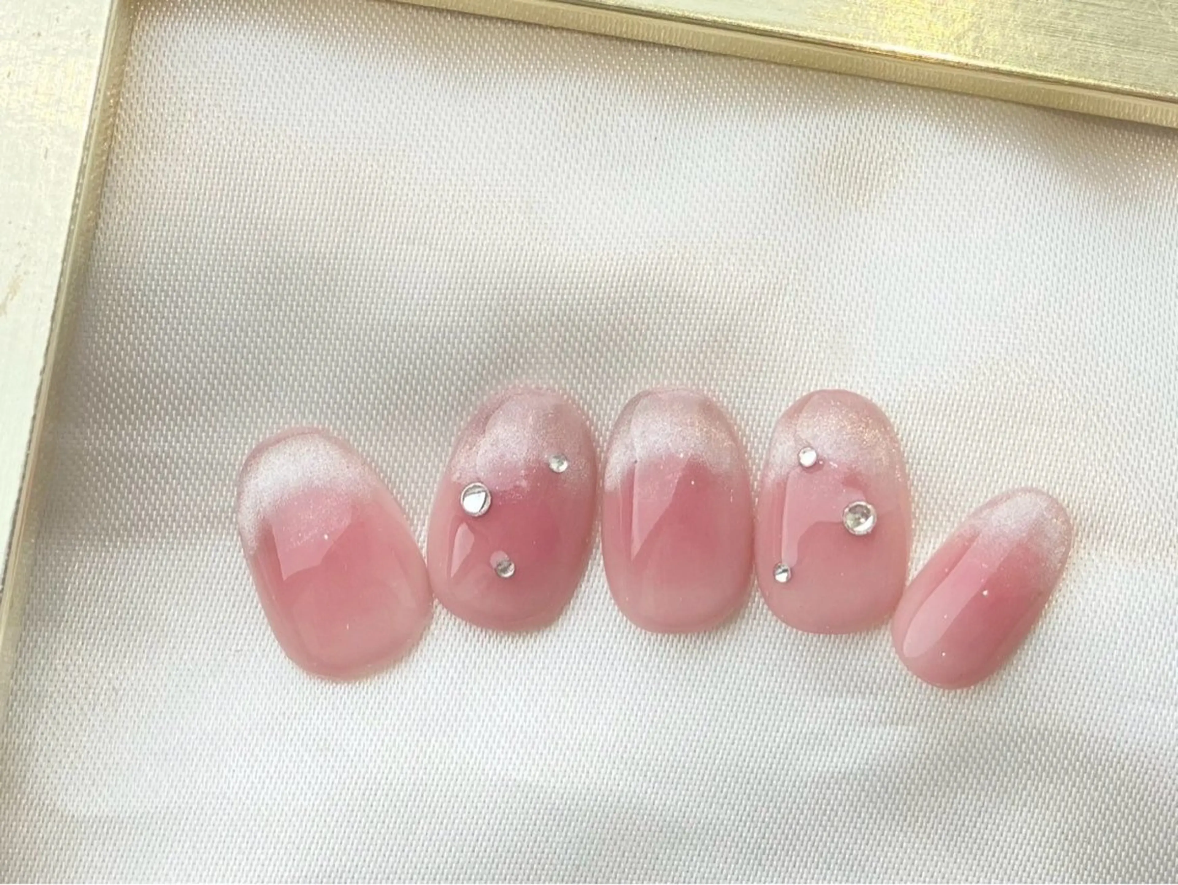 【オフなし】チーク×マグネットネイル🌸✨の写真