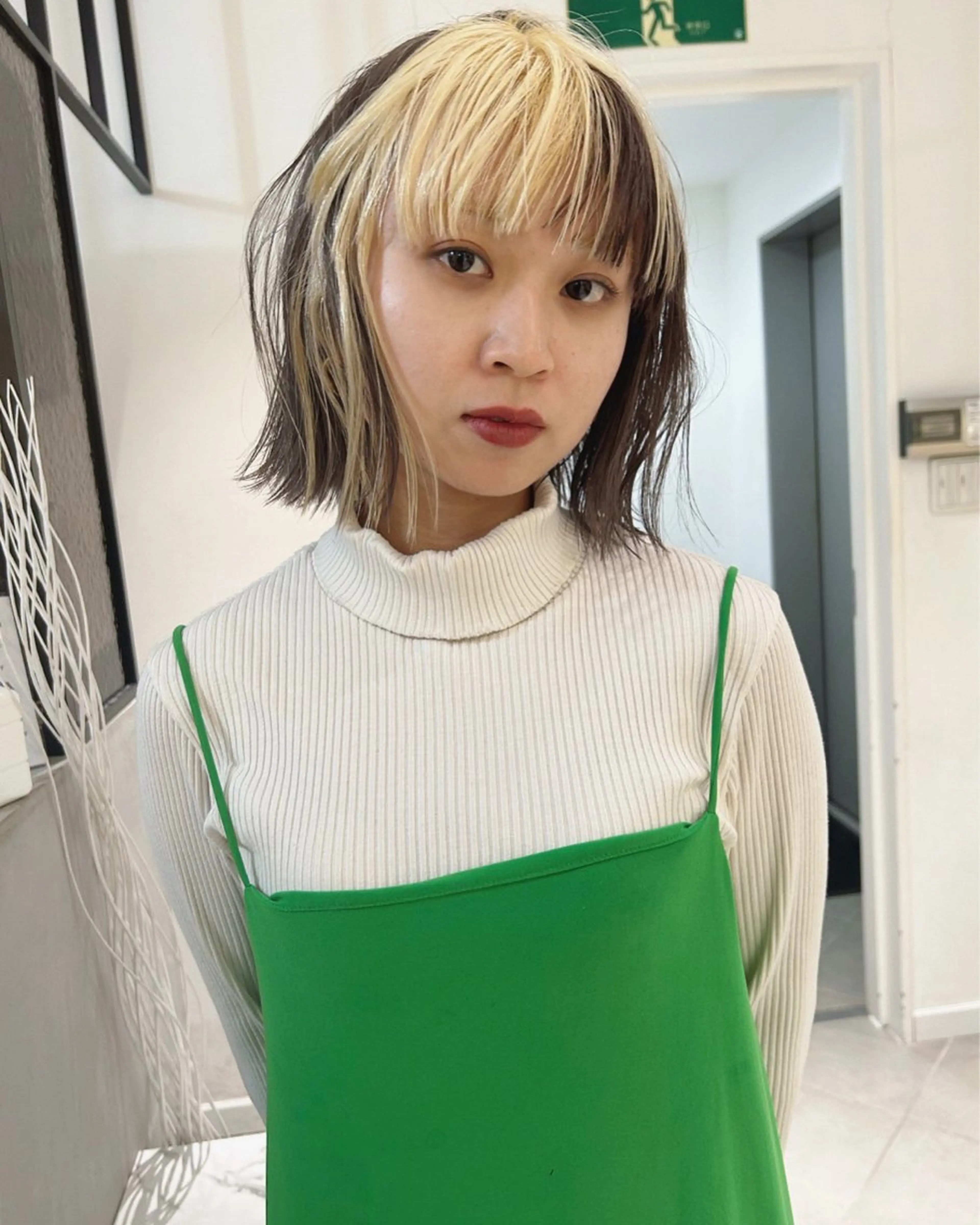 ショート カラー ブリーチ ケアブリーチ デザインカラー カット ヘアカラー トリートメント Loom.所属・村上雅人 ナチュラルモードのヘアスタイル