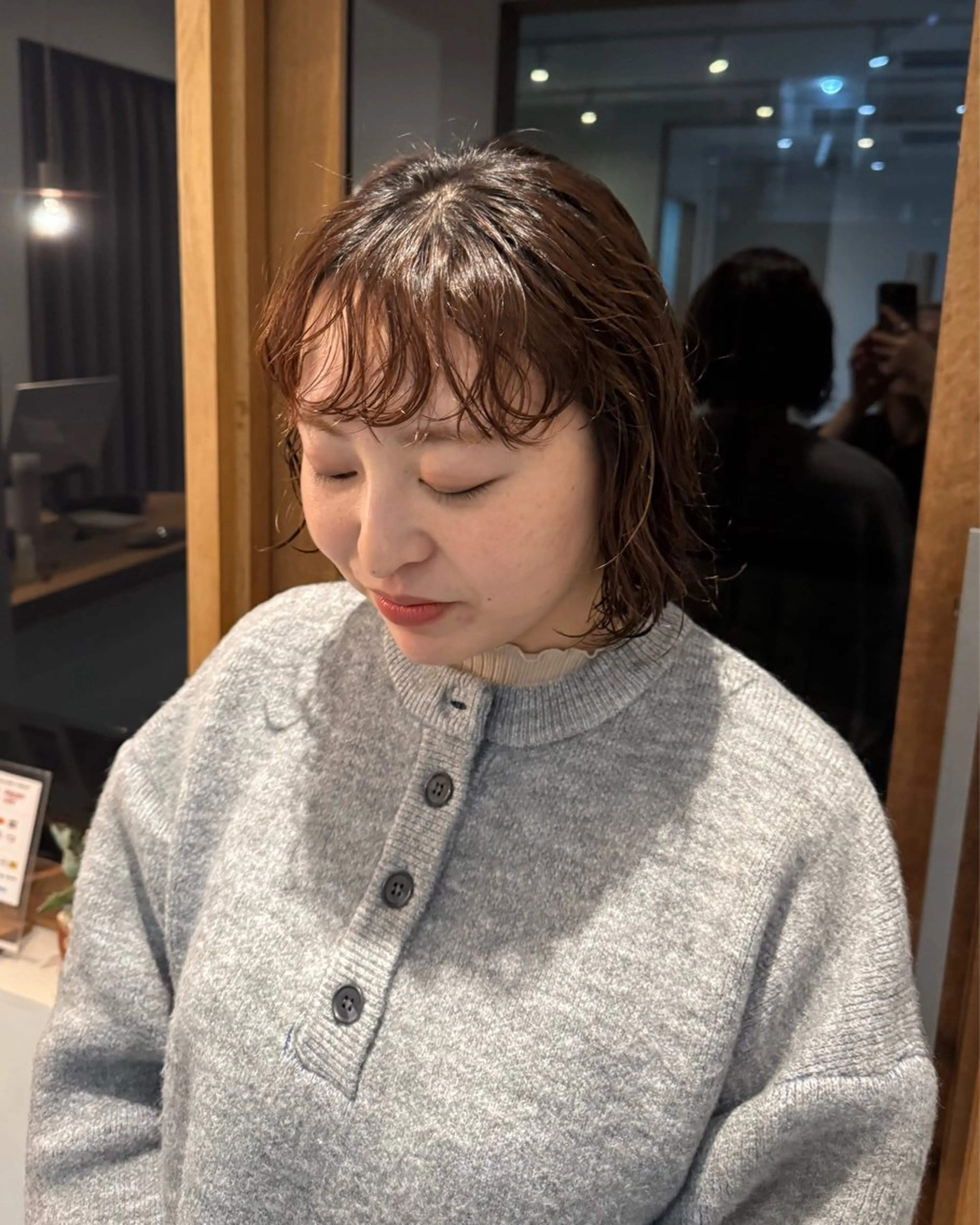 ミディアム カラー パーマ hina 🛋️ブリーチカラーのヘアスタイル