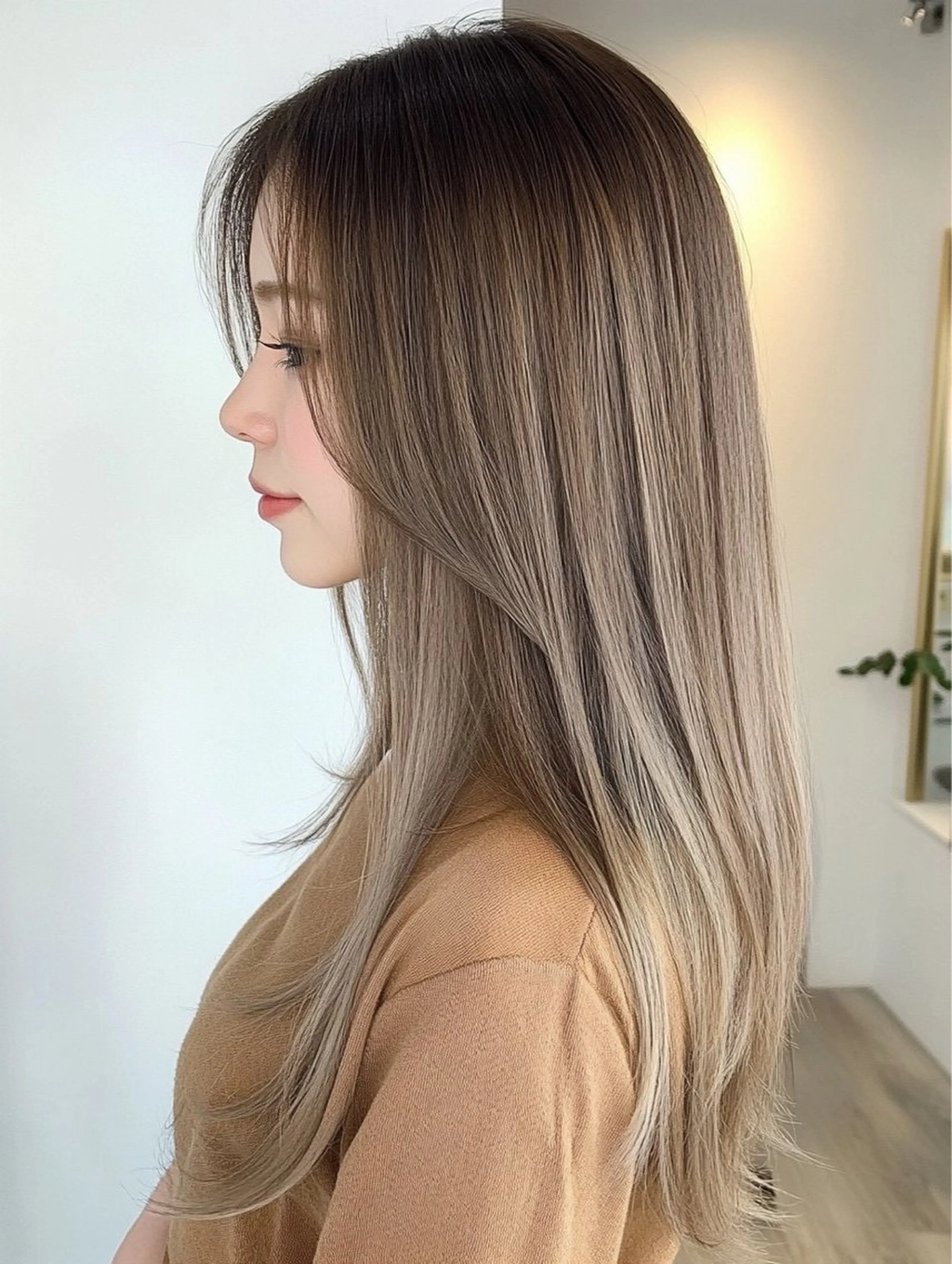 ロング motoトップカラー リスト/ブリーチカラのヘアスタイル