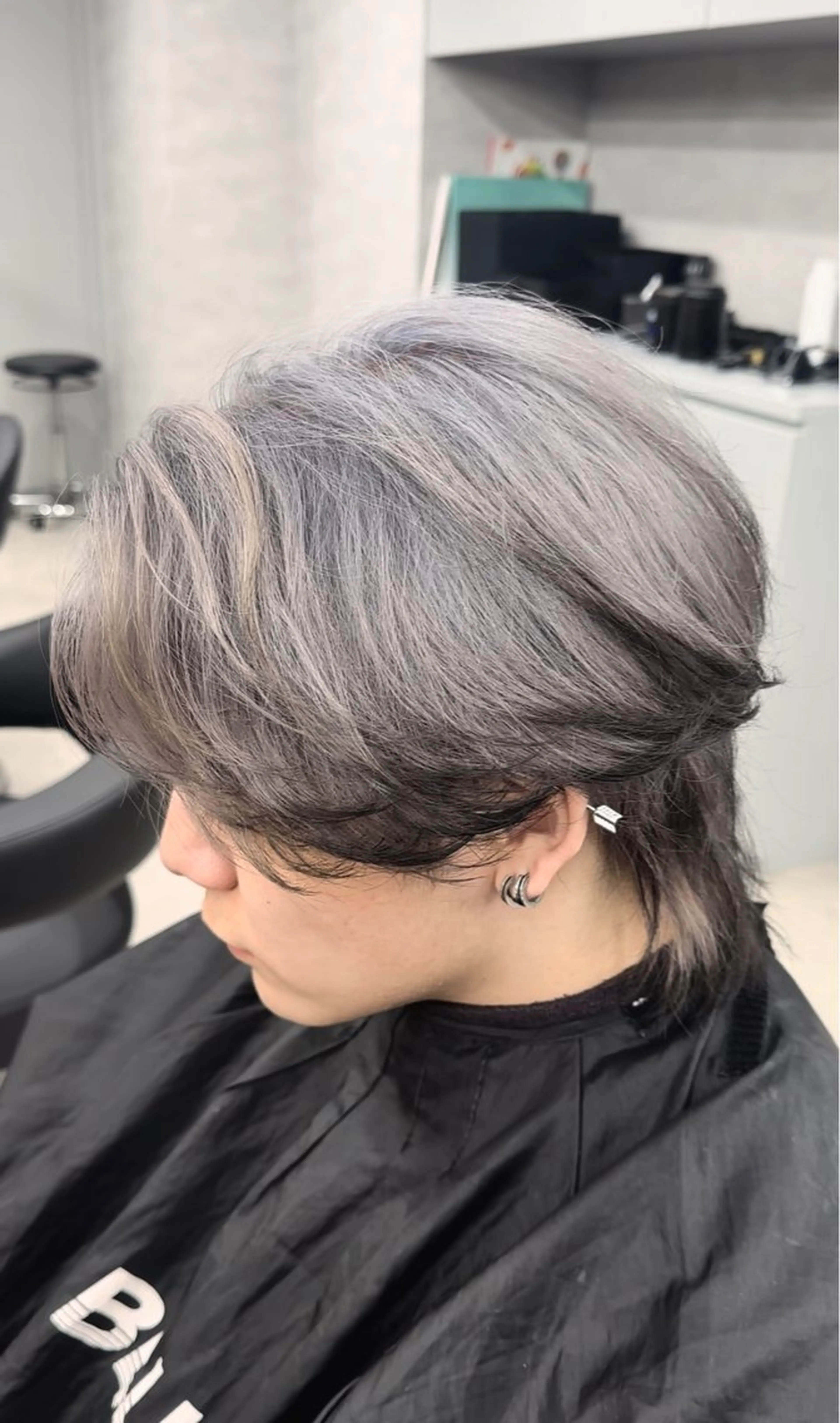 カラー メンズ メンズブリーチ センターパート メンズハイトーン メンズメッシュ メンズパーマ punel nayu🌻のヘアスタイル