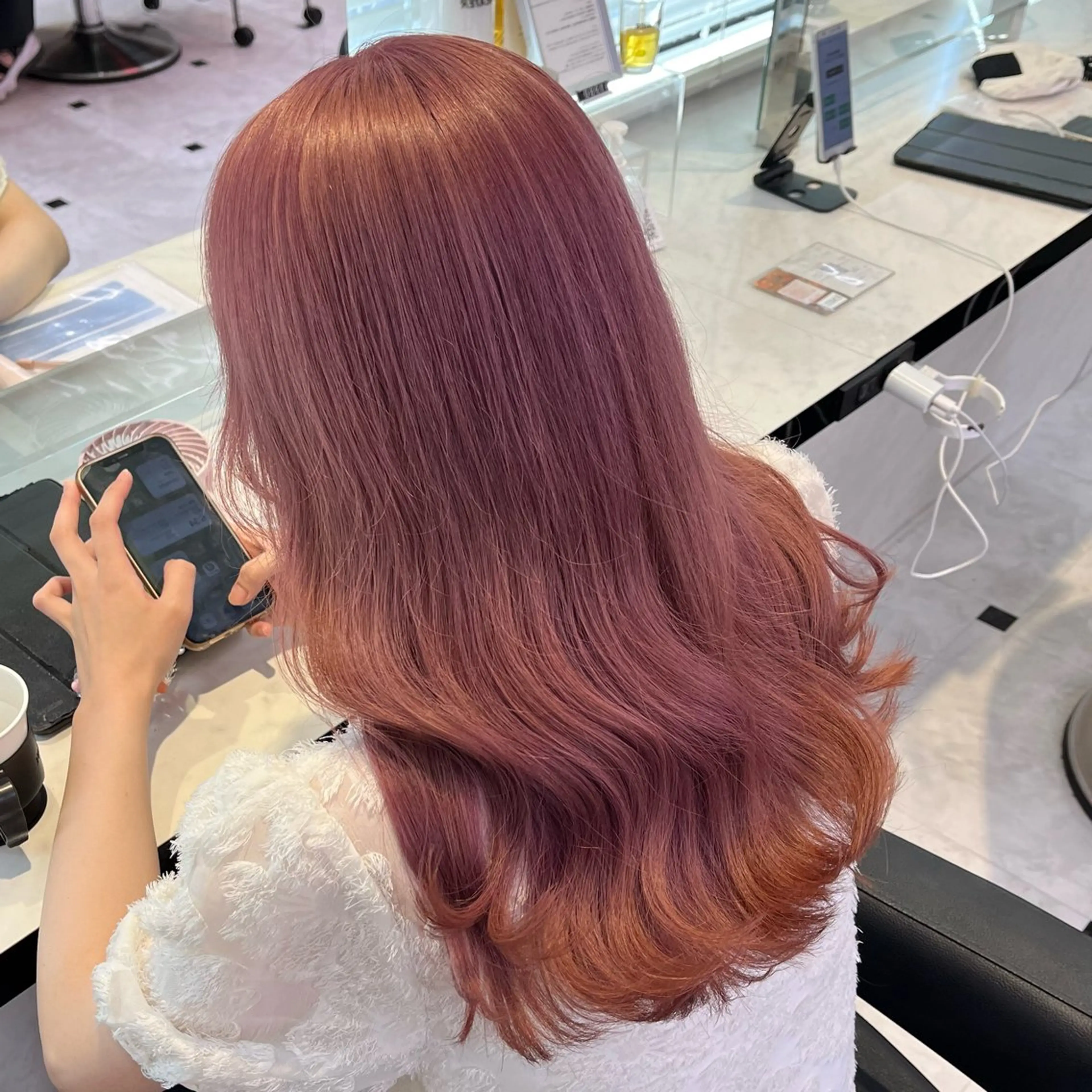 セミロング カラー ヘアアレンジ 🍒透明感カラー🌨 🥕ハイトーンカラーのヘアスタイル