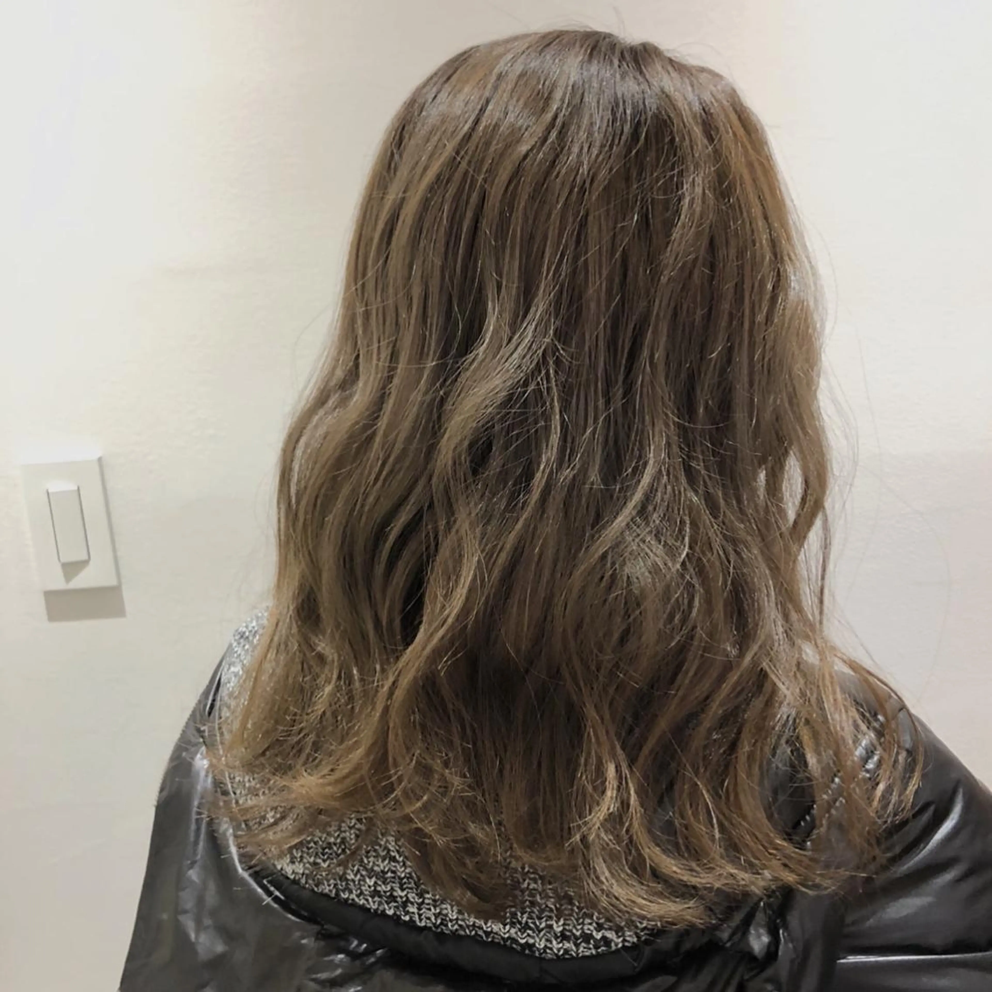 カラー 上平 綾菜のヘアスタイル