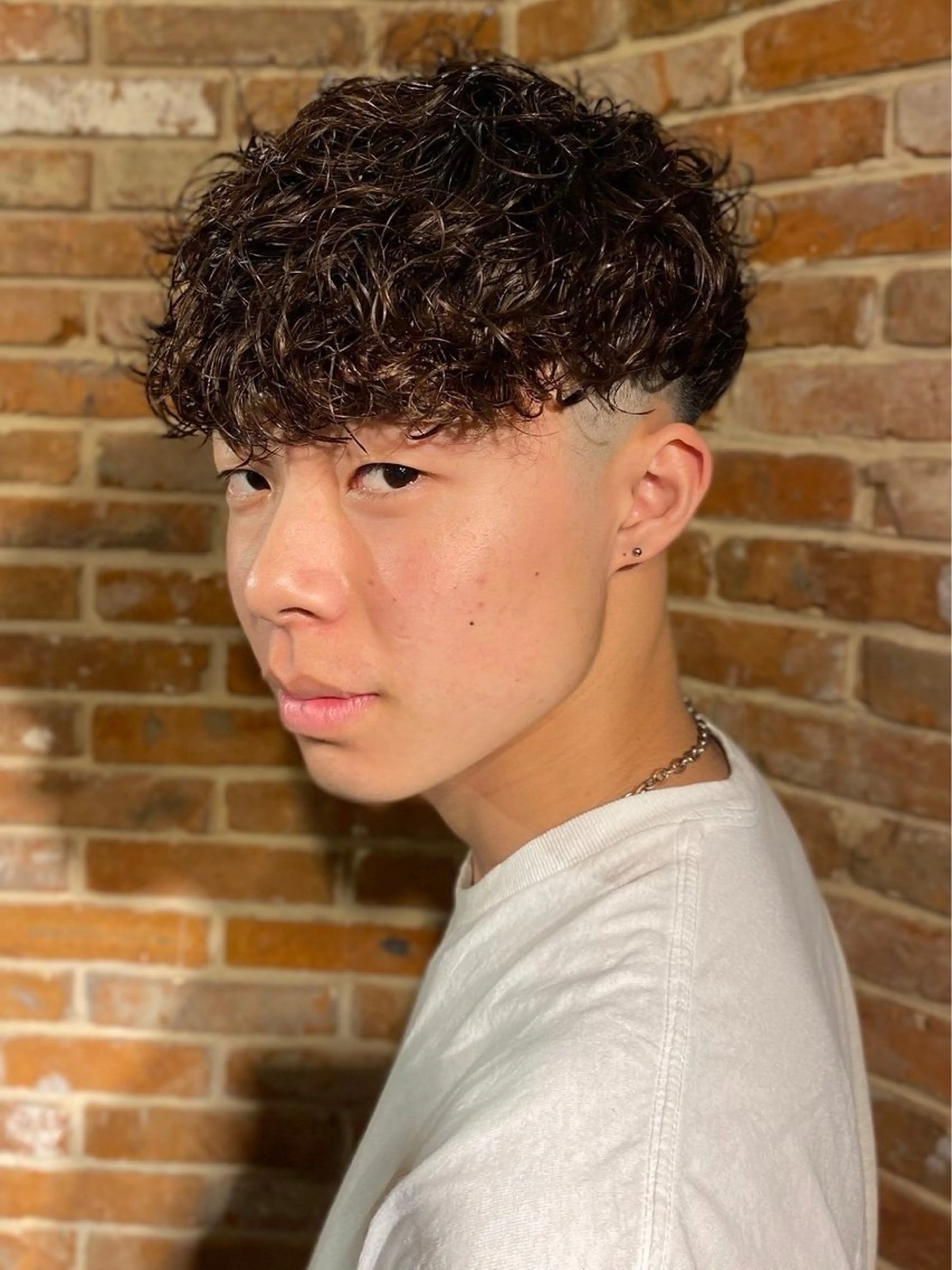ミディアム パーマ メンズ フェードカット EN  Barber shop 渋谷　青山通り本店所属・猪井 明のヘアスタイル