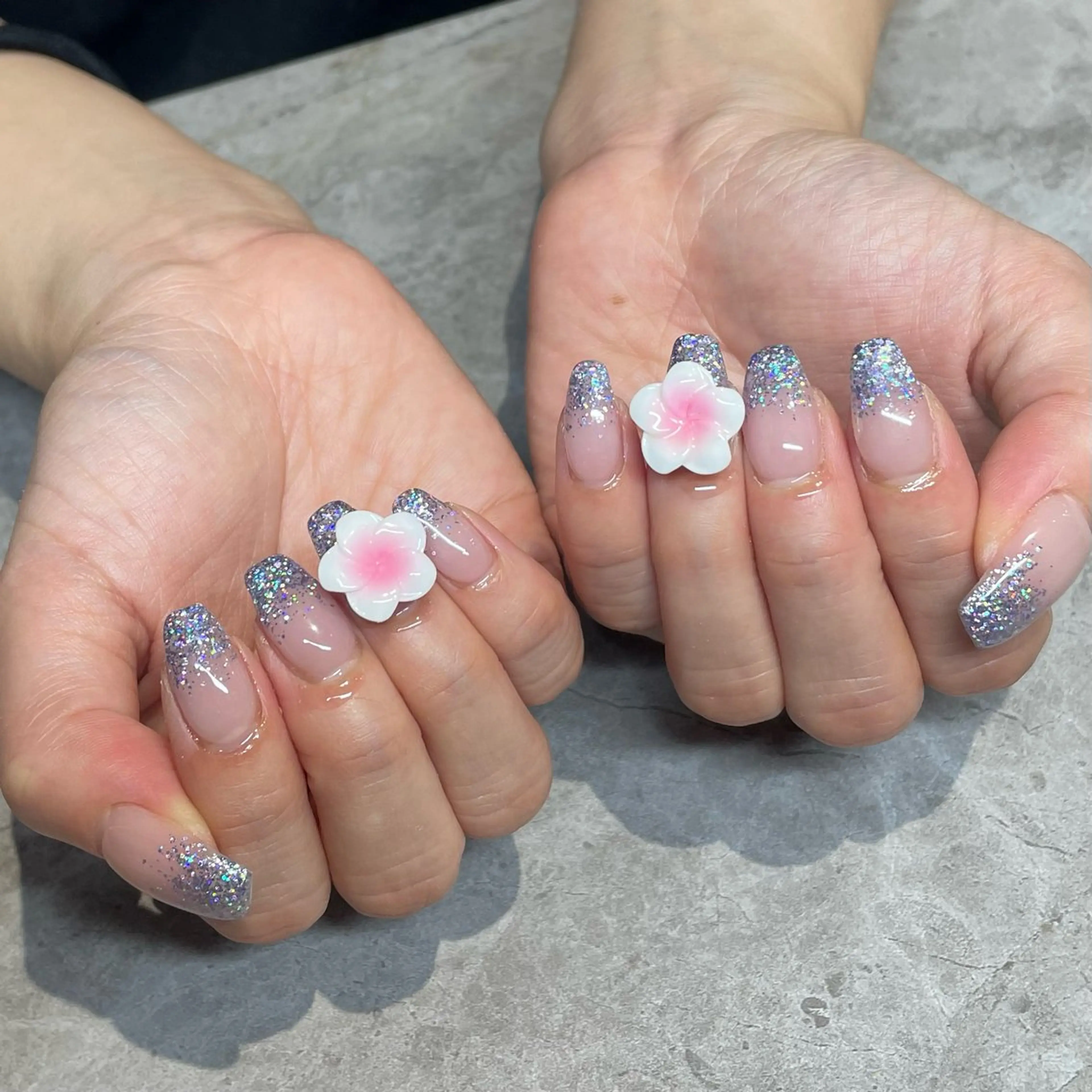 ワンカラーorラメグラデーション＋デカパーツ🌺の写真