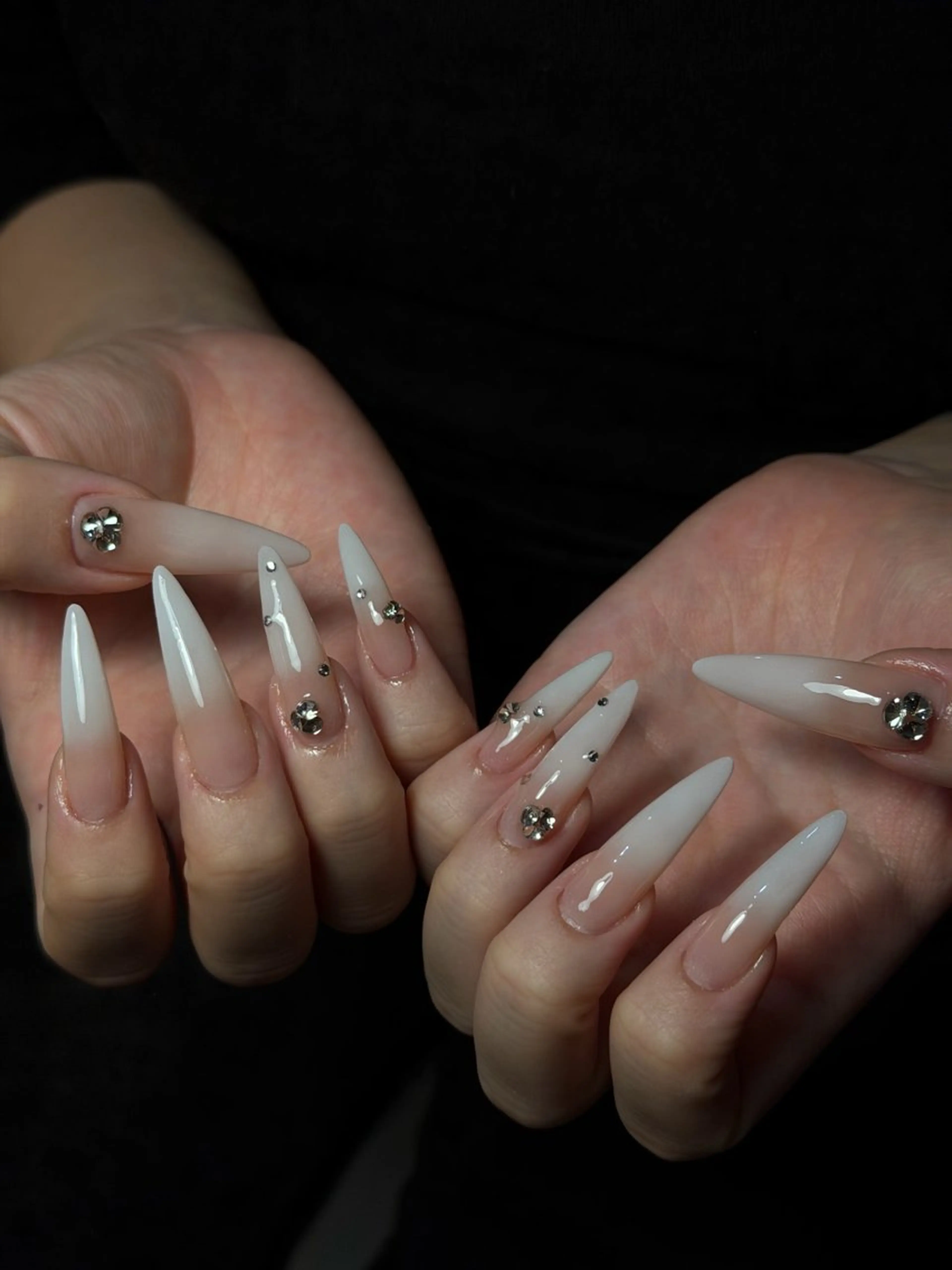 ネイル フレンチネイル グラデーション 韓国ネイル マグネットネイル シンプルネイル ハンドネイル CoMo Nail Studio所属・CoMo Nailのネイルデザイン