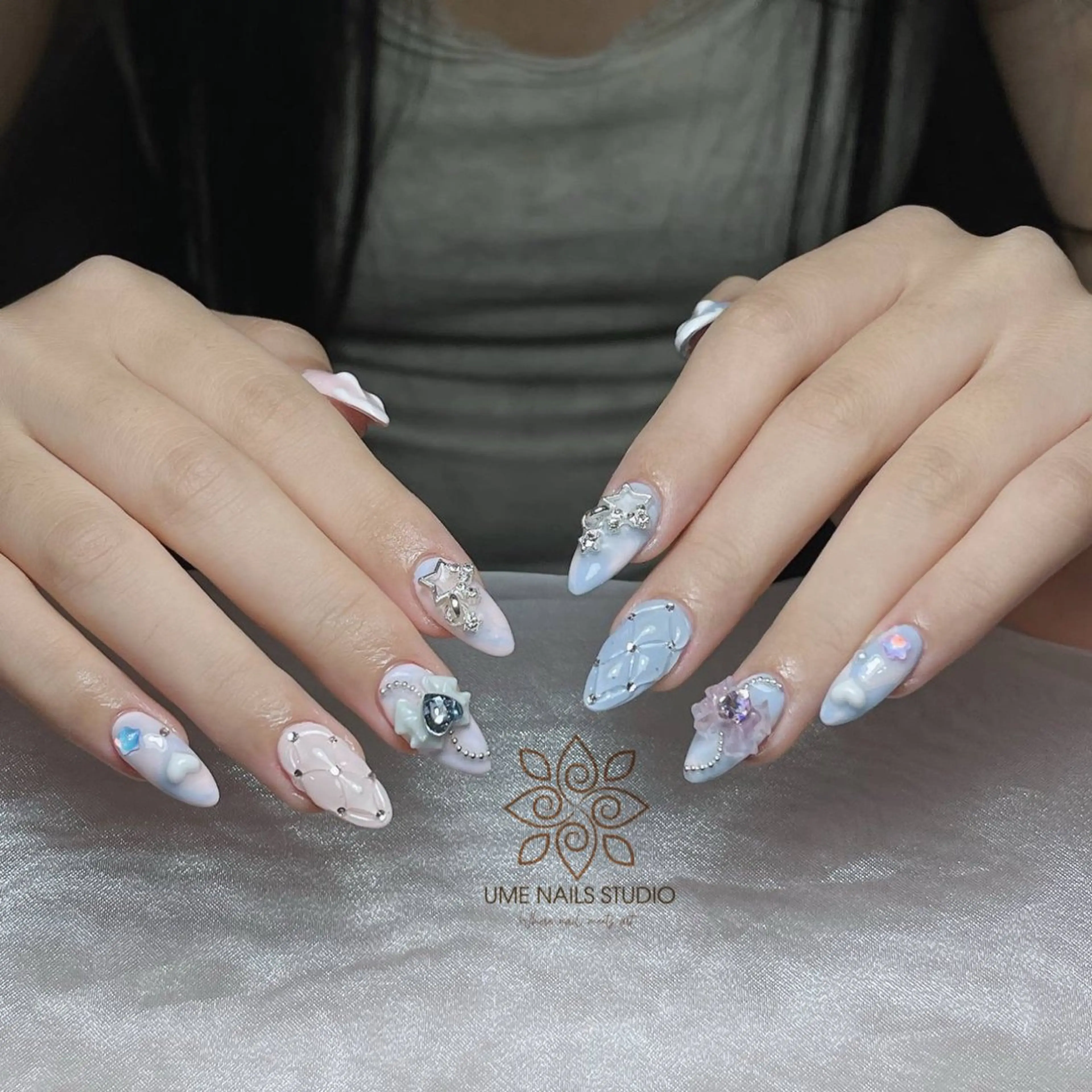 ネイル チークネイル クリアネイル ガーリー キラキラネイル 韓国ネイル ハンドネイル Ume Nail Studioのネイルデザイン