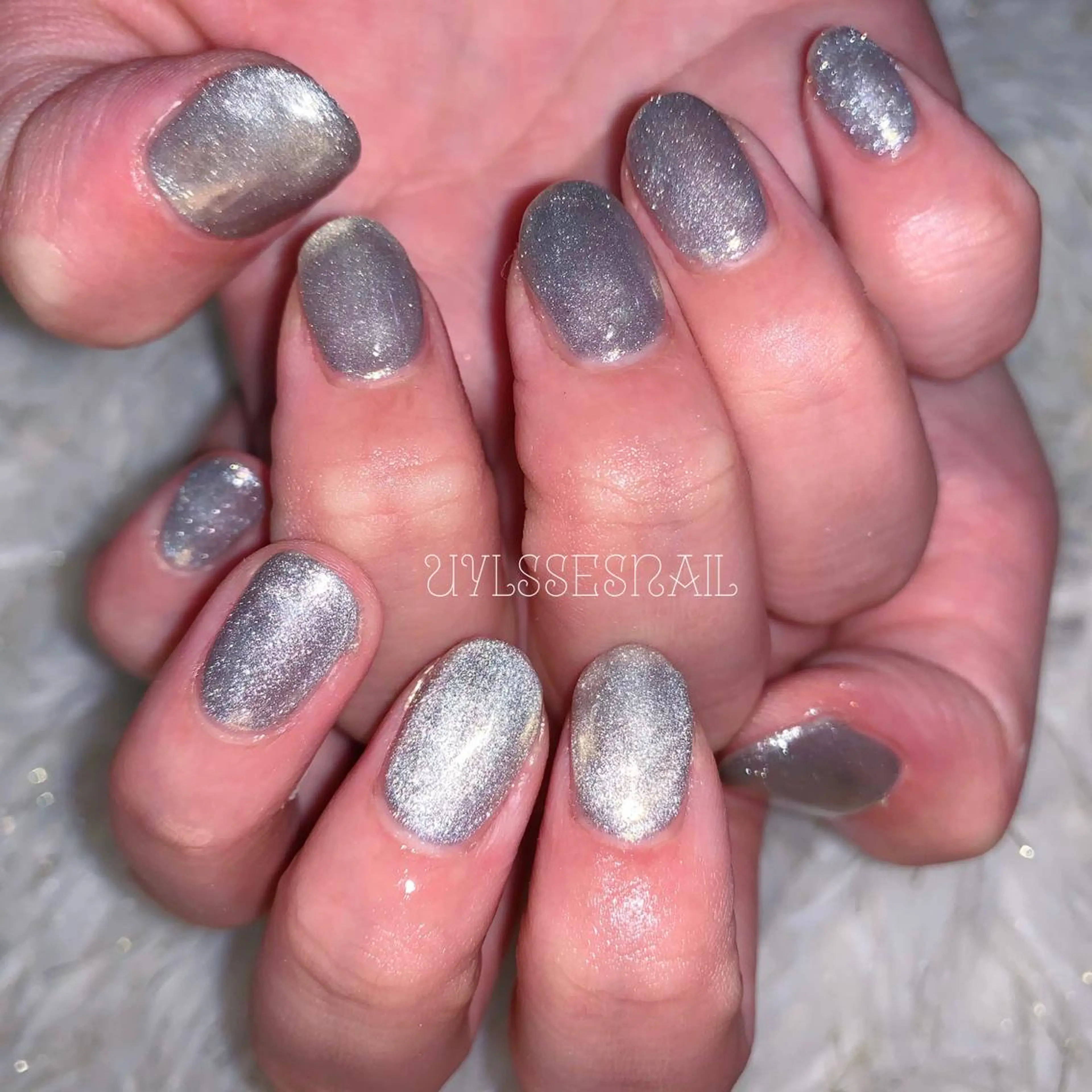 ネイル オーロラネイル ゴールド マグネットネイル シルバー ハンドネイル nail salon uylssesのネイルデザイン