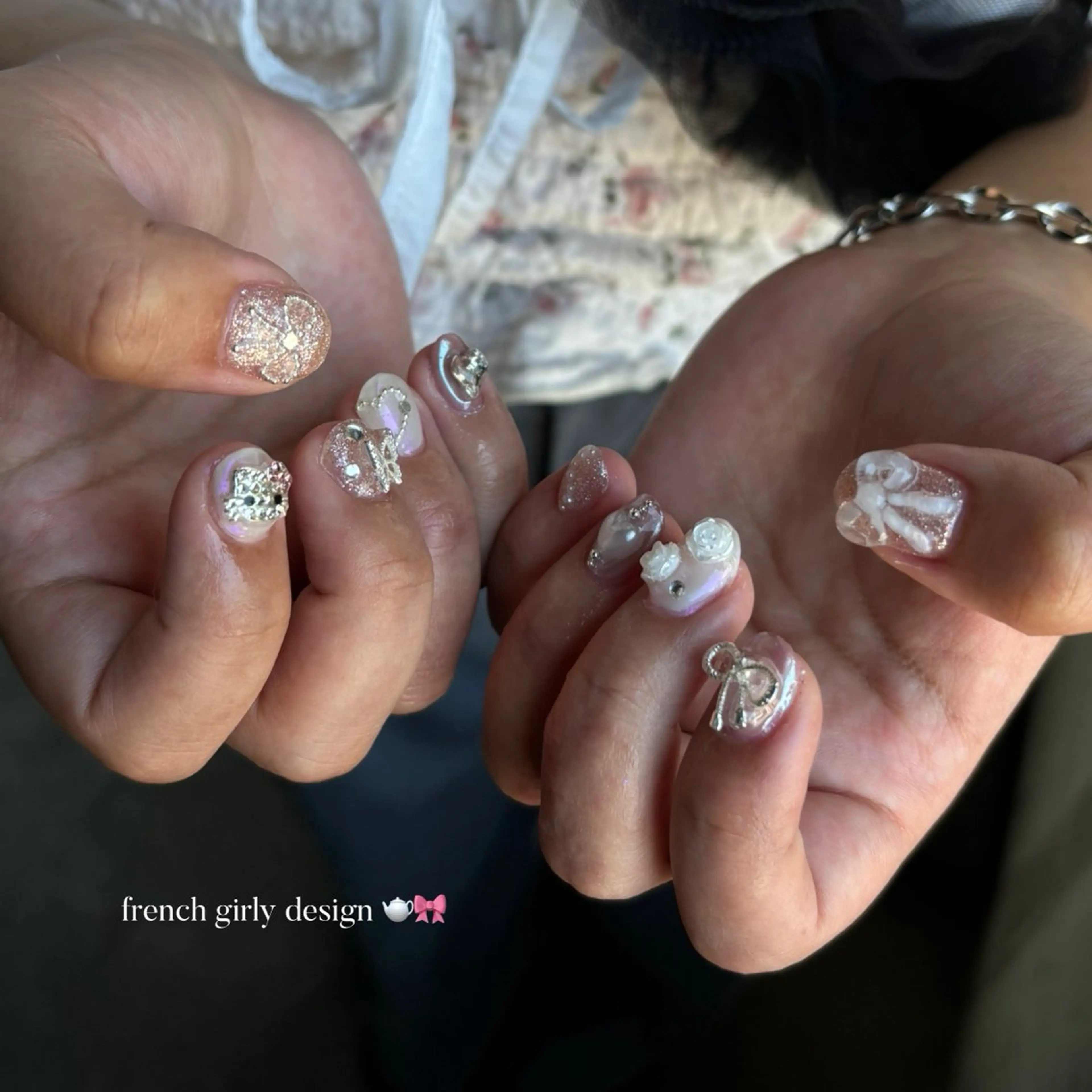 ネイル アートネイル フレンチネイル ガーリー リボン AYANO / BINELのネイルデザイン