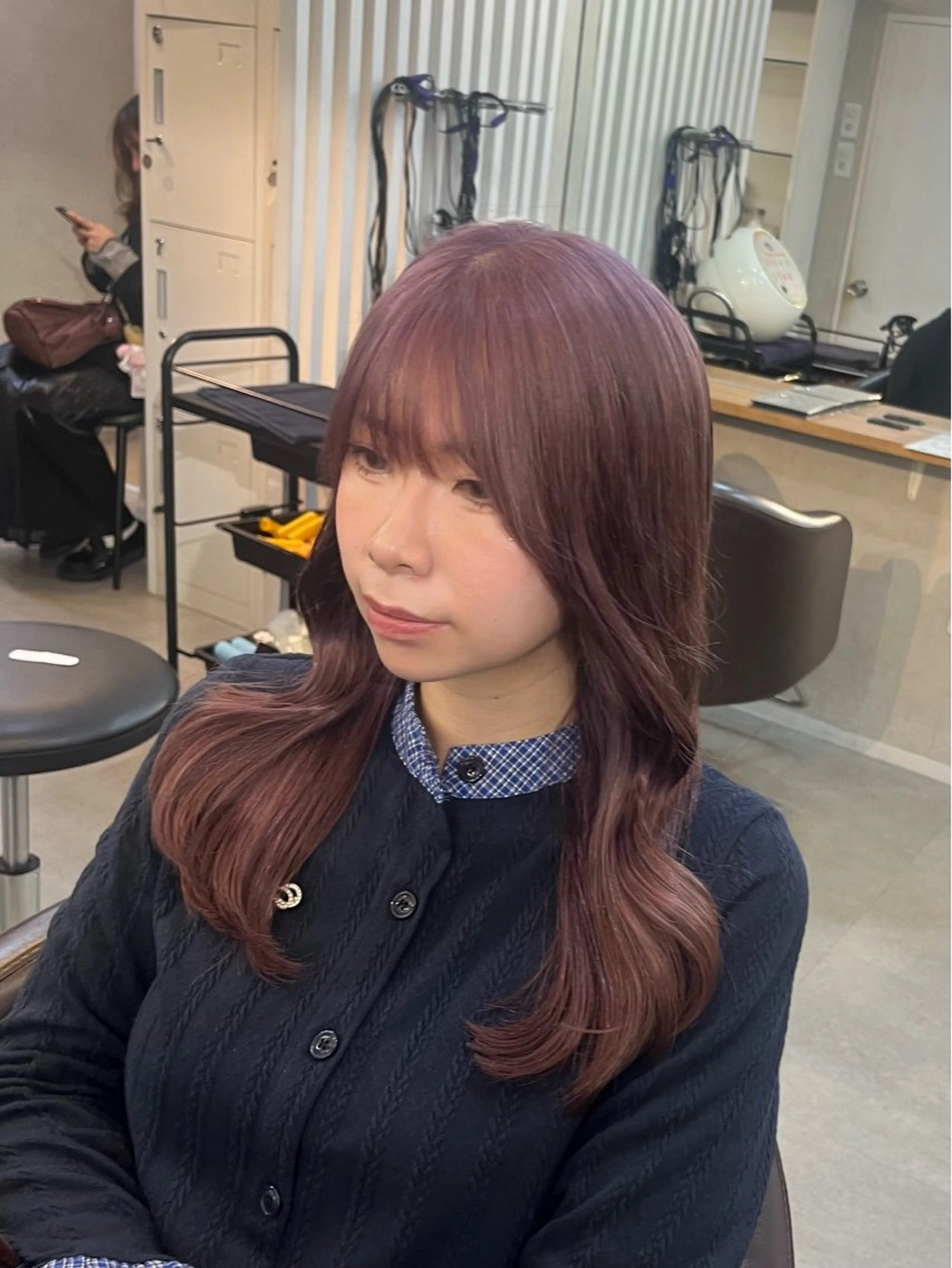 セミロング カラー ベージュカラー ブリーチ 透明感カラー ラベンダーカラー ラベンダーベージュ ヘアカラー 新宿 似合わせカラー HINAのヘアスタイル