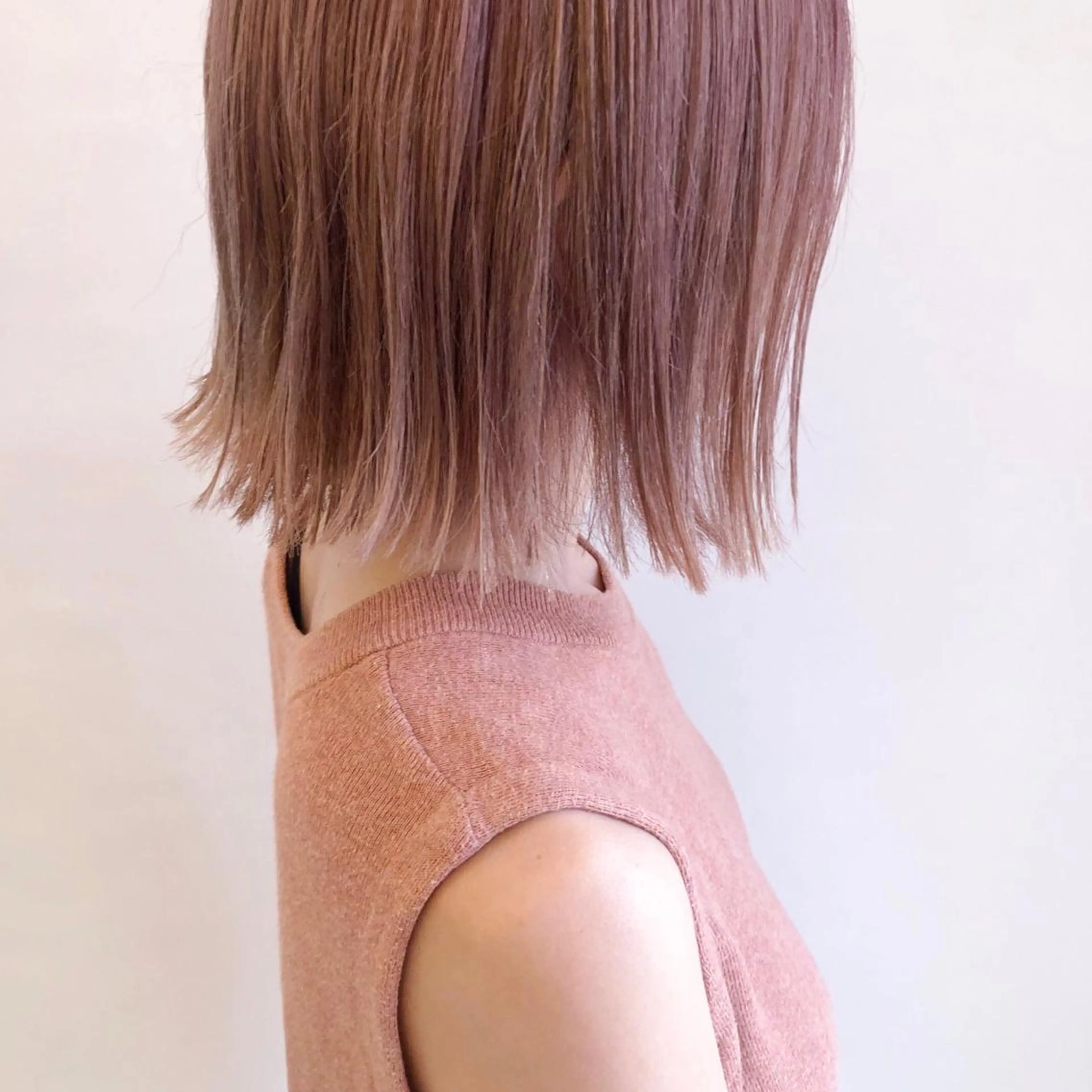 ミディアム カラー ベージュカラー ブリーチ ピンクカラー ピンクベージュ カット ヘアカラー 齋藤 咲のヘアスタイル