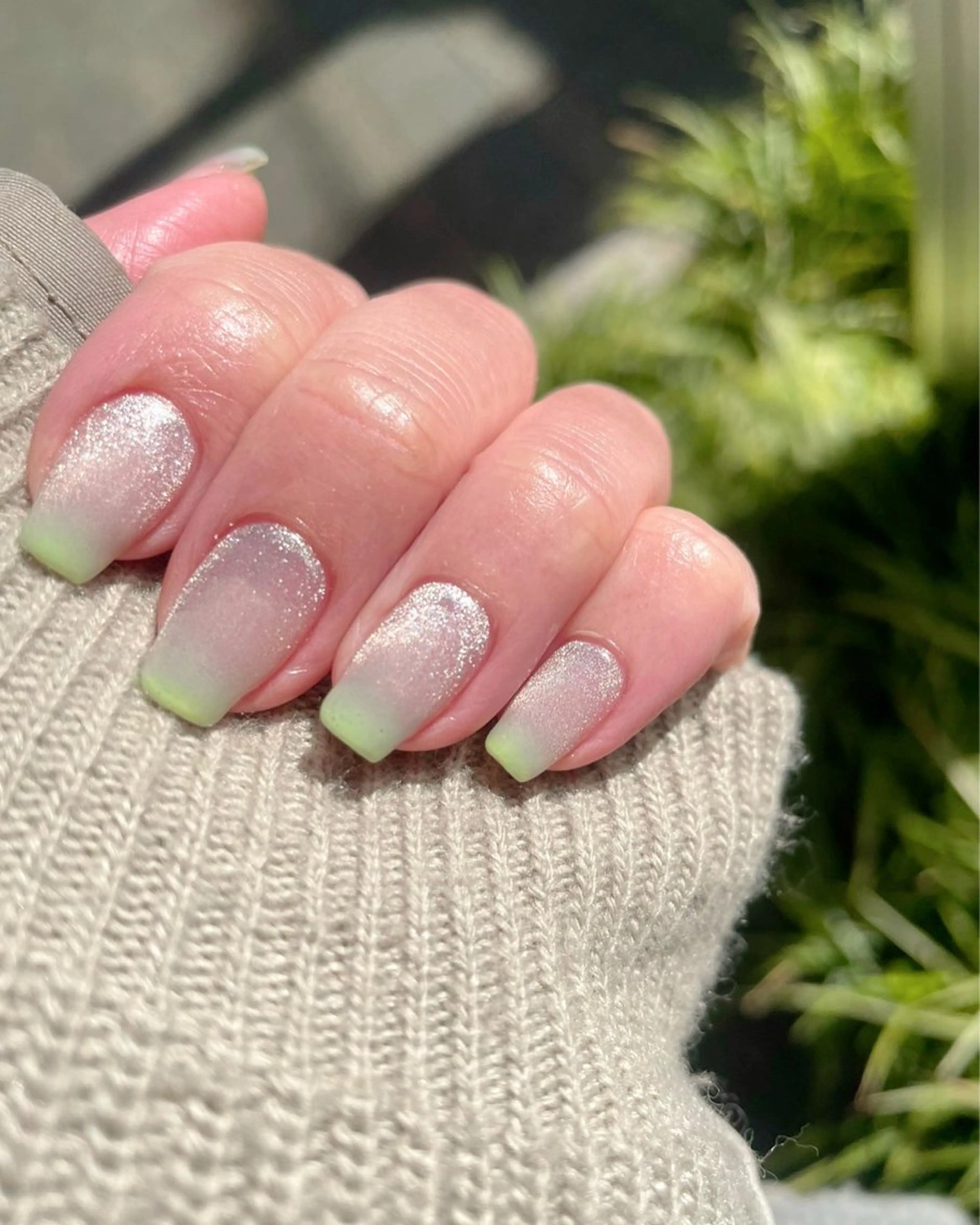 ネイル グリーン 氷ネイル・うるうるネイル 韓国ネイル マグネットネイル ニュアンスネイル 🪞KAPE NAIL 🪞のネイルデザイン