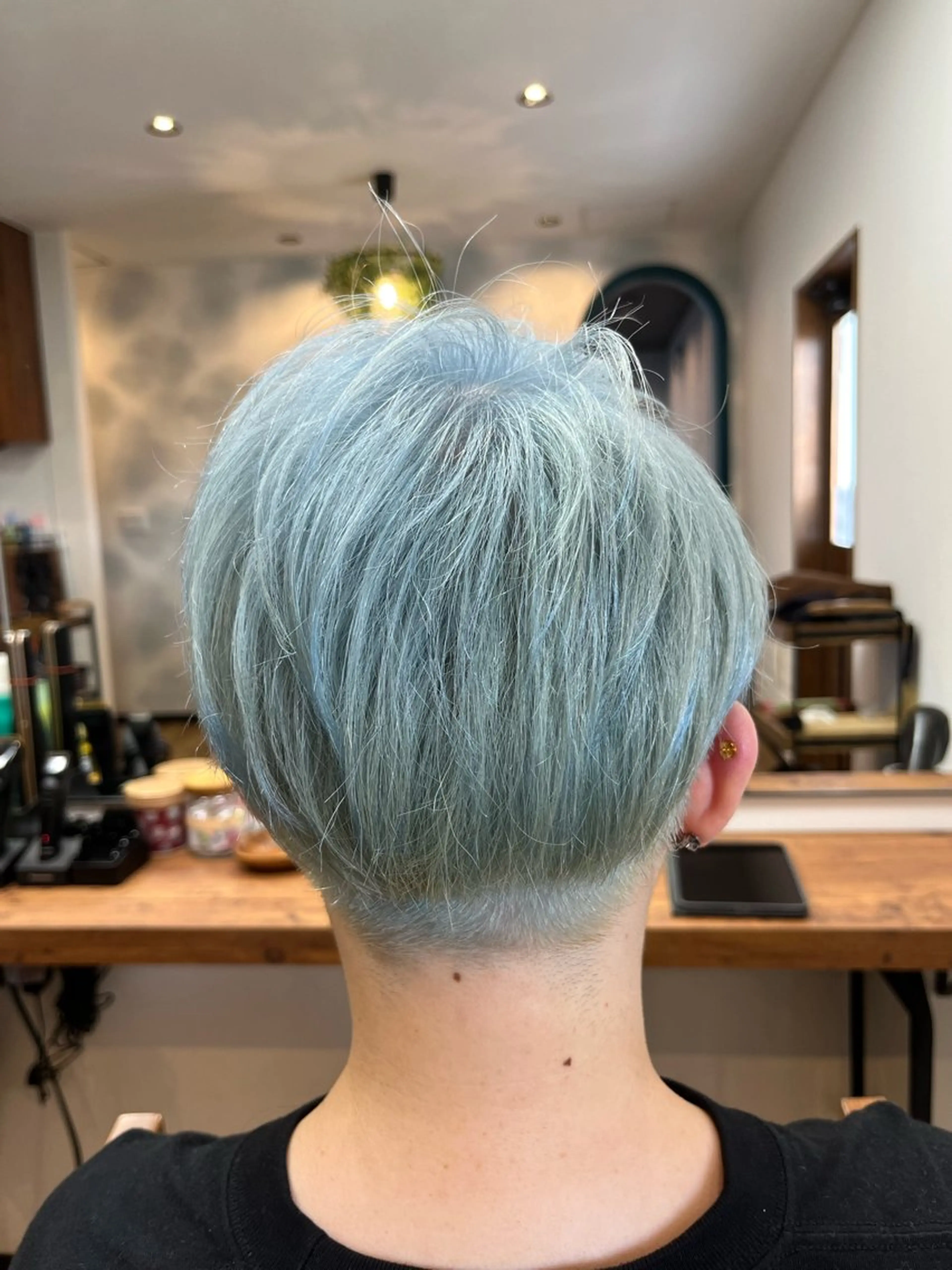 ショート カラー ブリーチ ブルーカラー SALON paljon Hair&Nail所属・ヘア＆ネイル＆アイ サロンパルヨンのマツエク・マツパデザイン